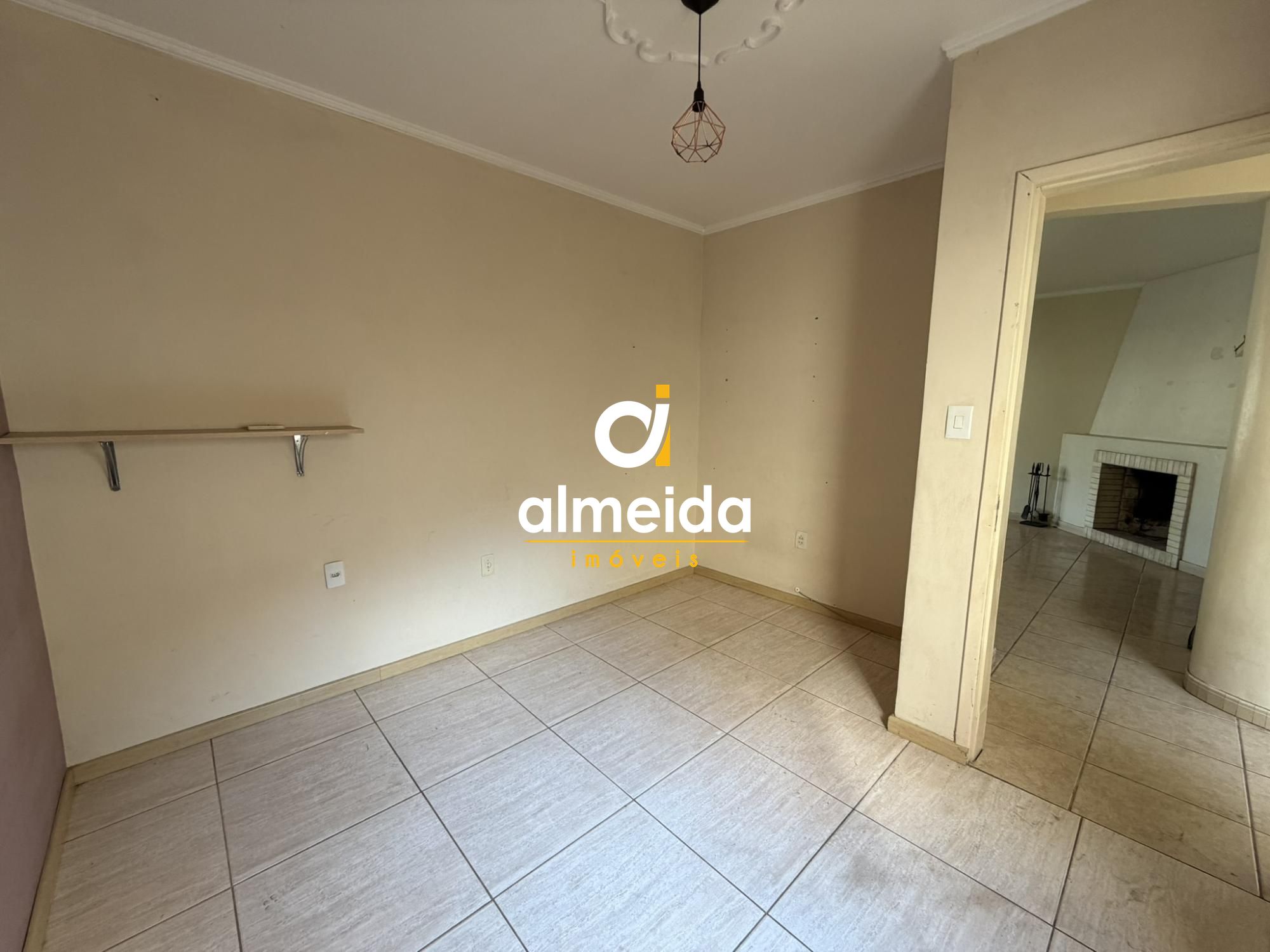 Excelente casa com piscina no bairro duque de caxias.