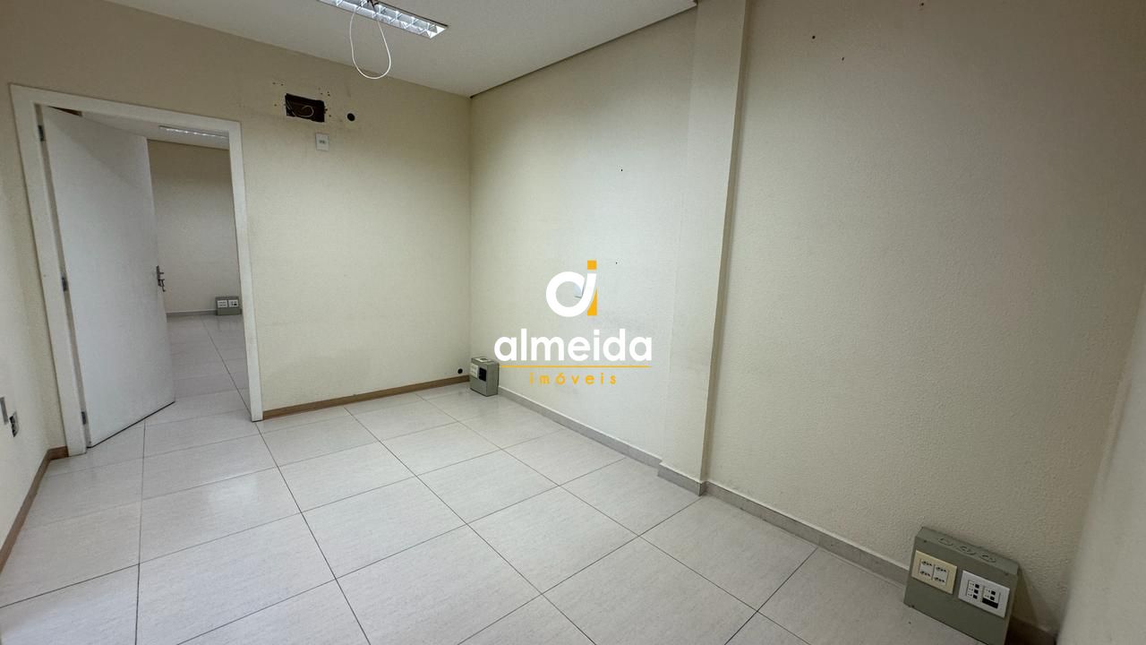 Conjunto Comercial-Sala para alugar com 7 quartos, 288m² - Foto 19