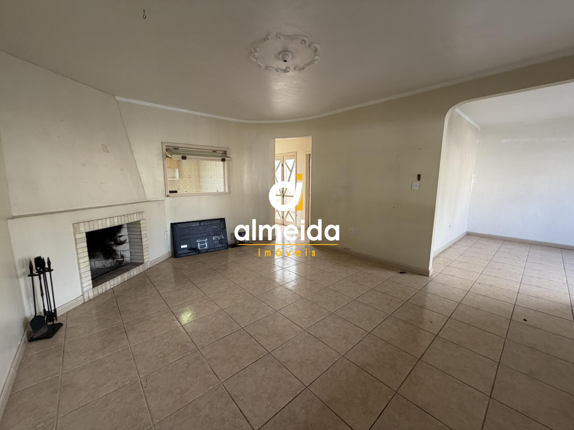 Excelente casa com piscina no bairro duque de caxias.