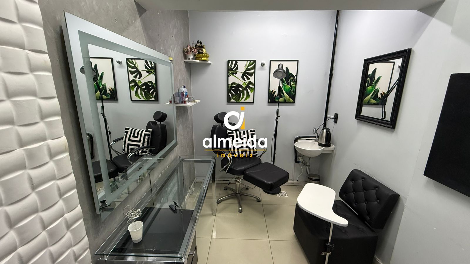 Ampla sala comercial mobiliada no santa maria shopping.