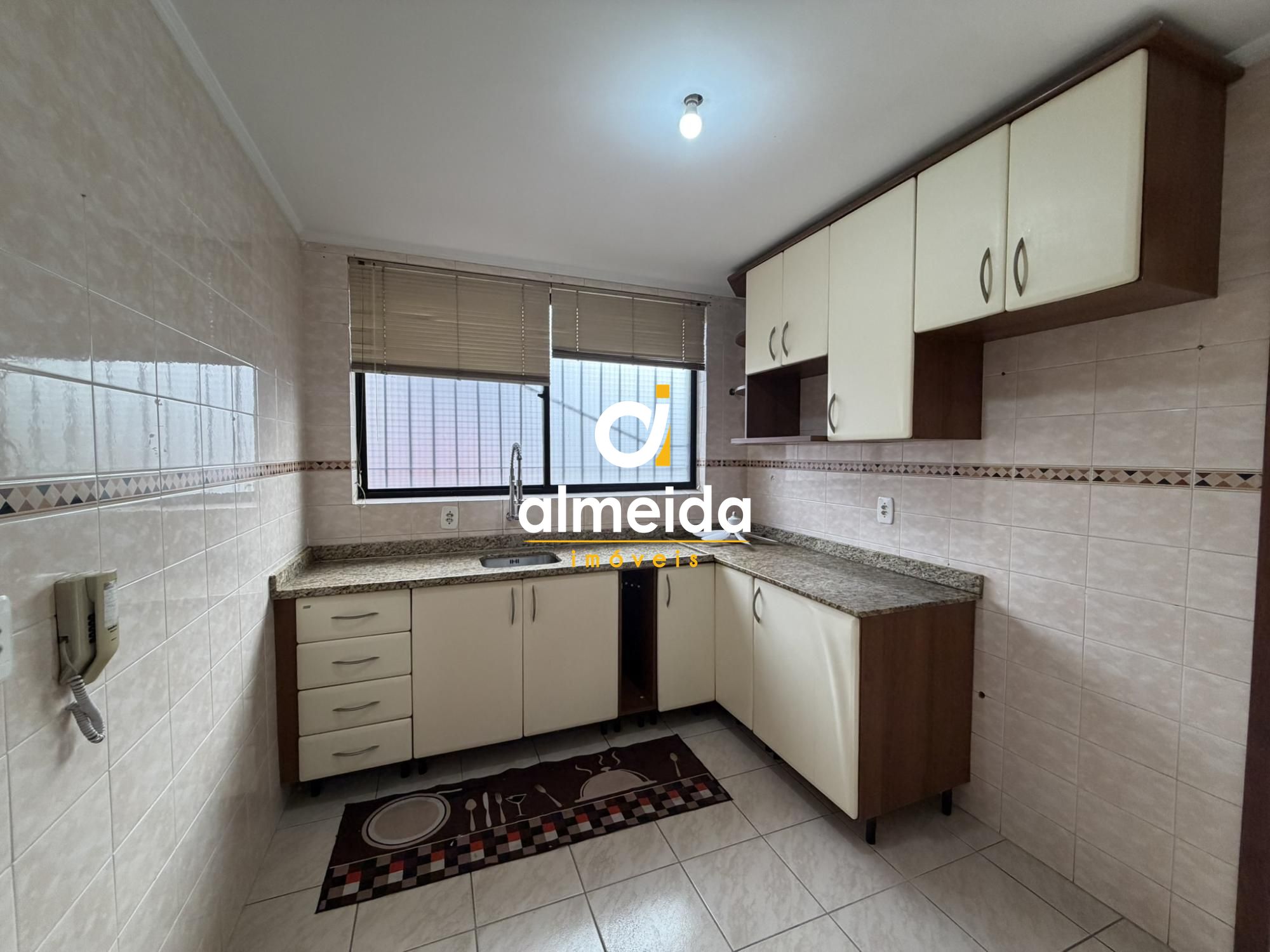Apartamento térreo , próximo ao clube dores sede central.