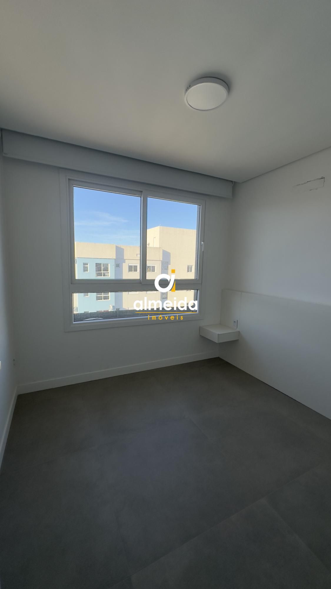 Residencial uniqo 1d com garagem, próximo a ufsm.