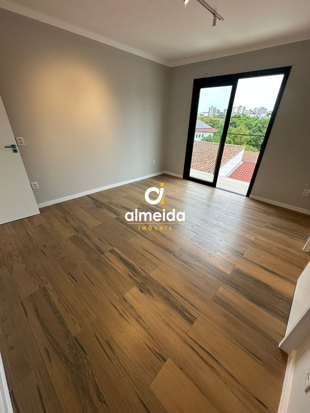Casa com piscina totalmente reformada alto padrão no bairro 