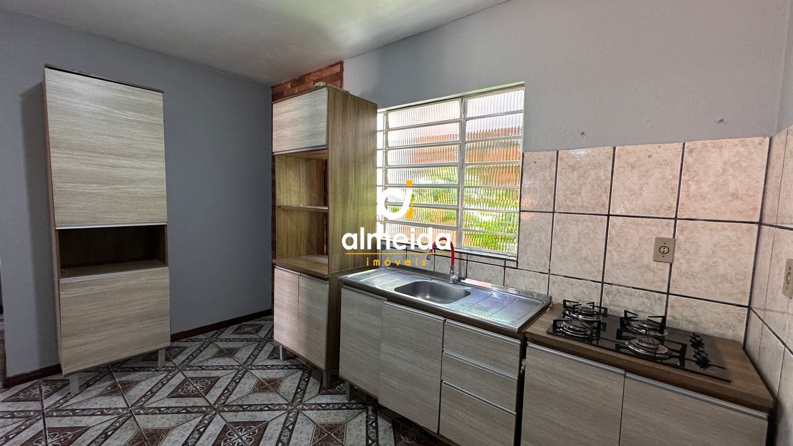 Excelente terreno com 2 casas e piscina.