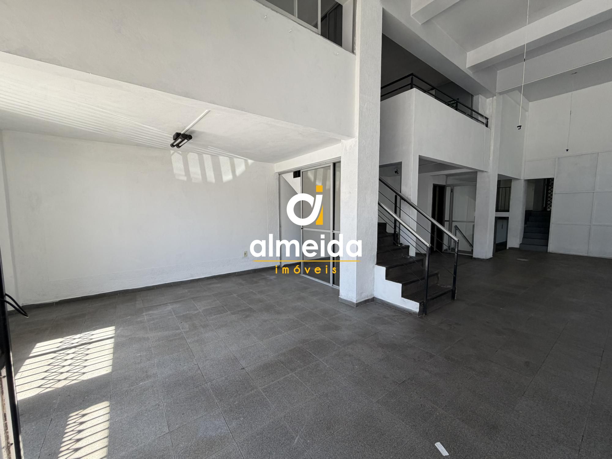 Ampla loja na avenida angelo bolson.