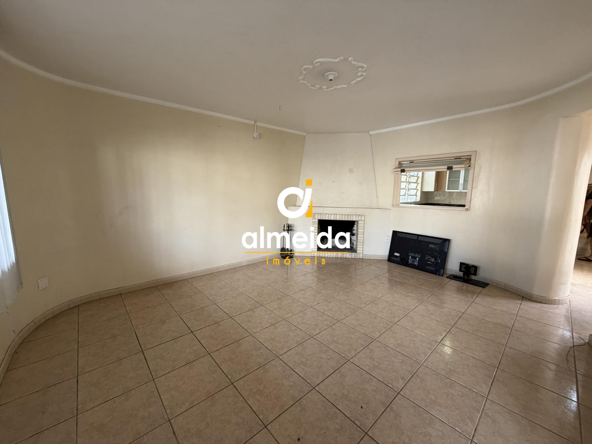Excelente casa com piscina no bairro duque de caxias.