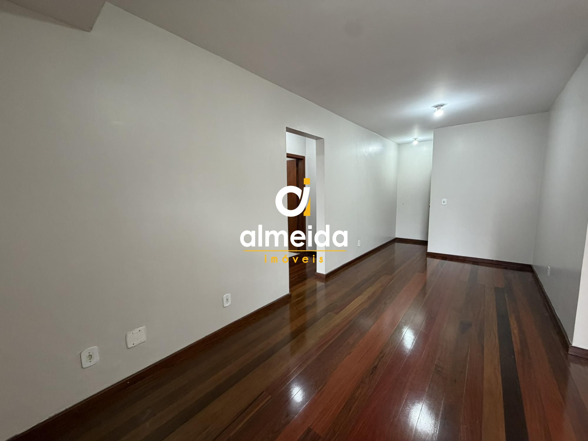 Apartamento térreo , próximo ao clube dores sede central.