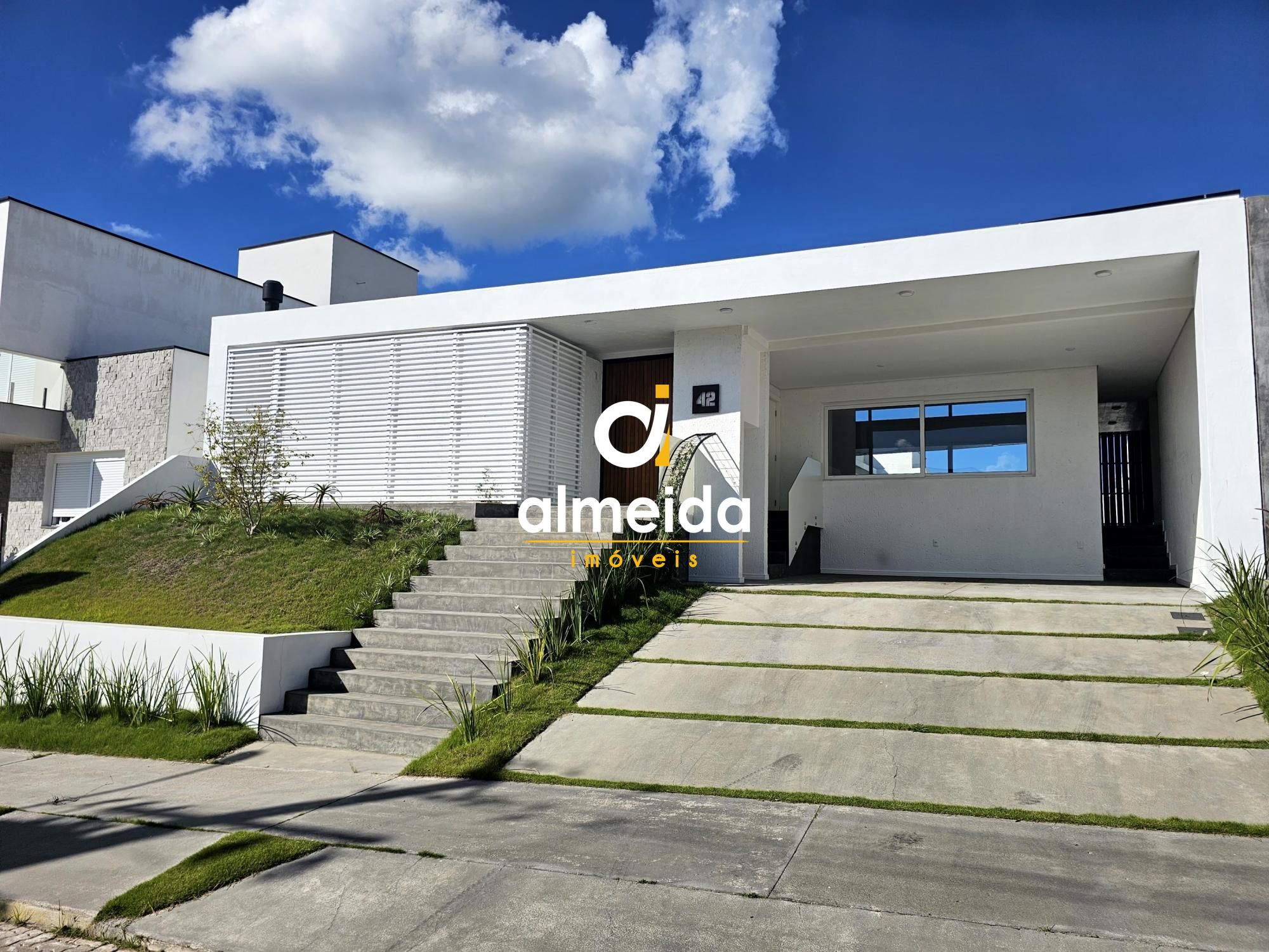 Projeto com acabamento refinado e materiais de alto padrão
