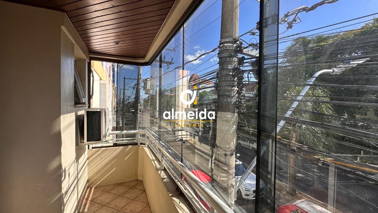 Amplo apartamento, 3 dormitorios, proximo ao quartel.