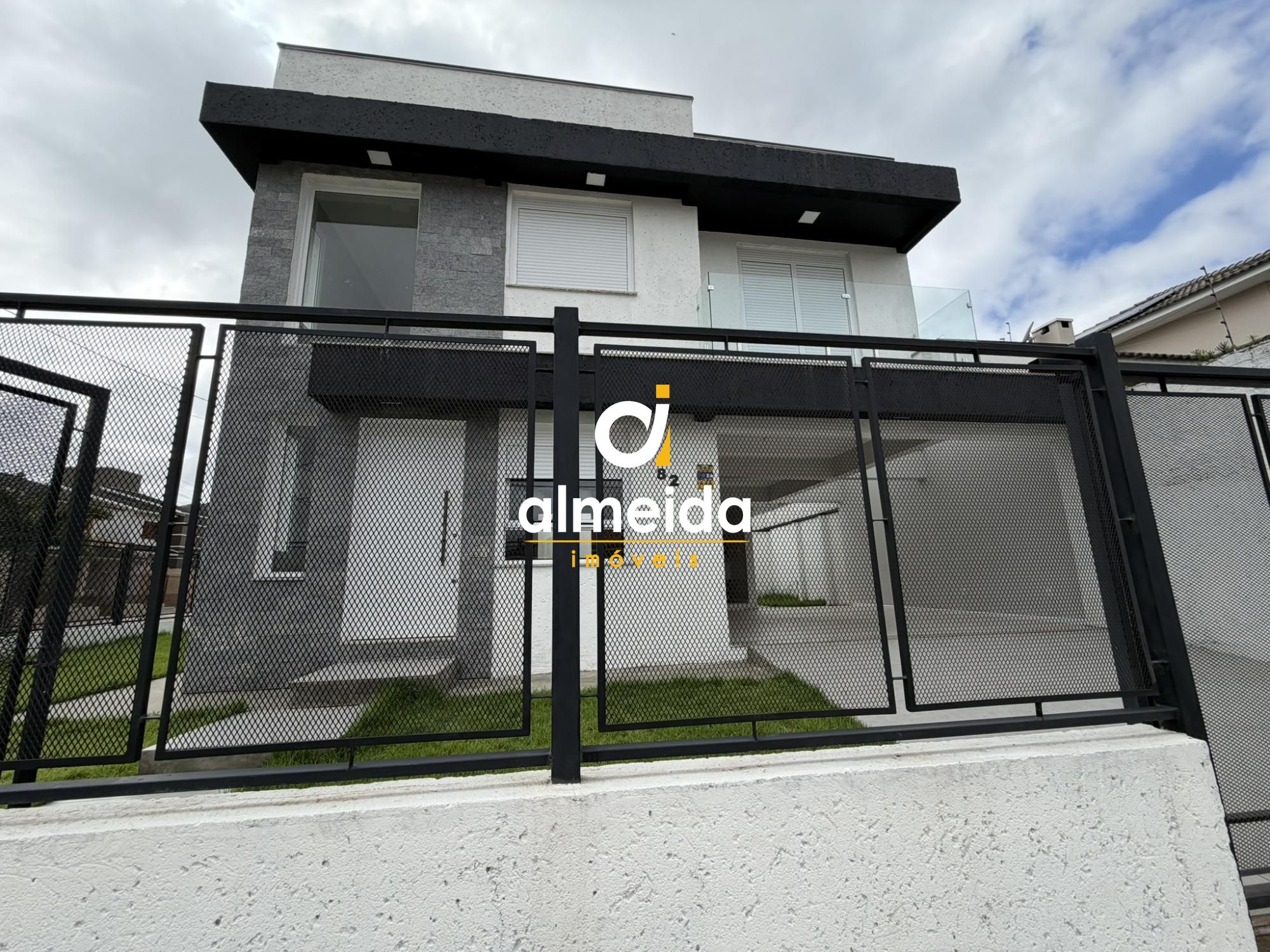 Casa nova de alto padrao, 3 quartos, patio no b.tomazzetti.