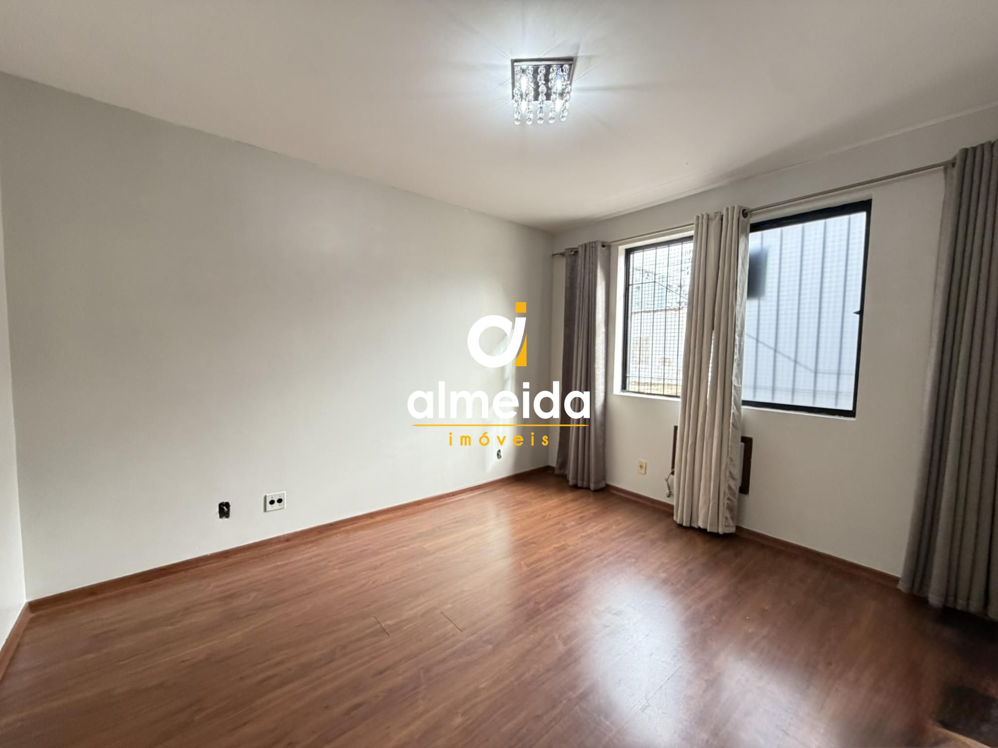 Apartamento térreo , próximo ao clube dores sede central.