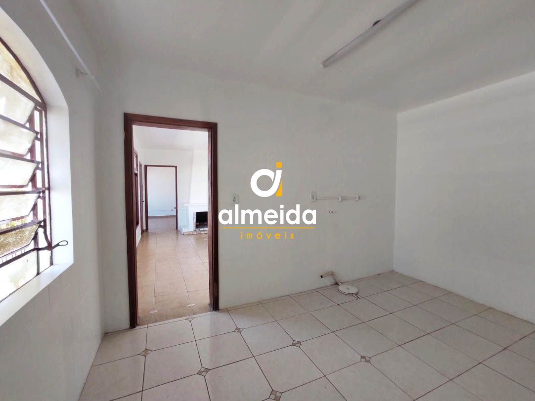 Casa à venda e aluguel com 6 quartos, 250m² - Foto 5