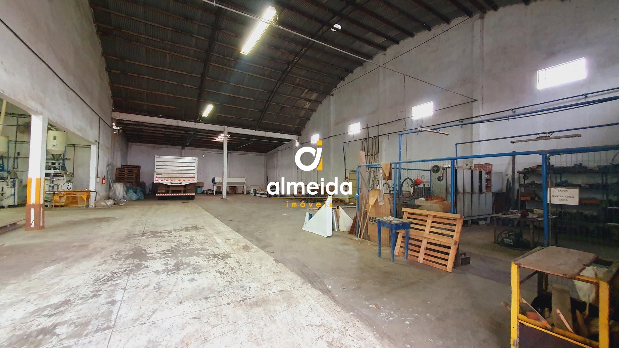 Depósito-Galpão-Armazém para alugar com 3 quartos, 1700m² - Foto 16