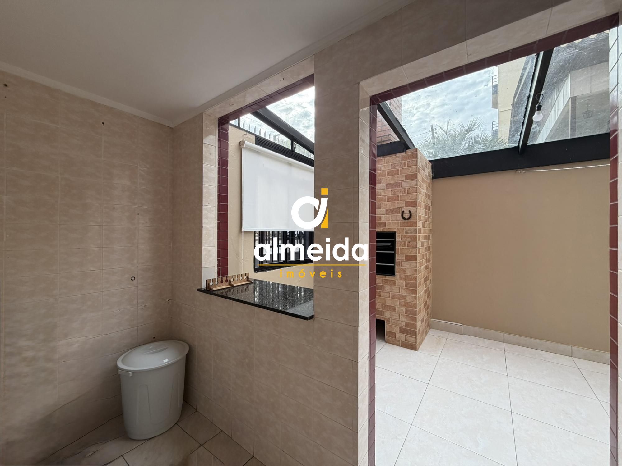 Apartamento térreo , próximo ao clube dores sede central.