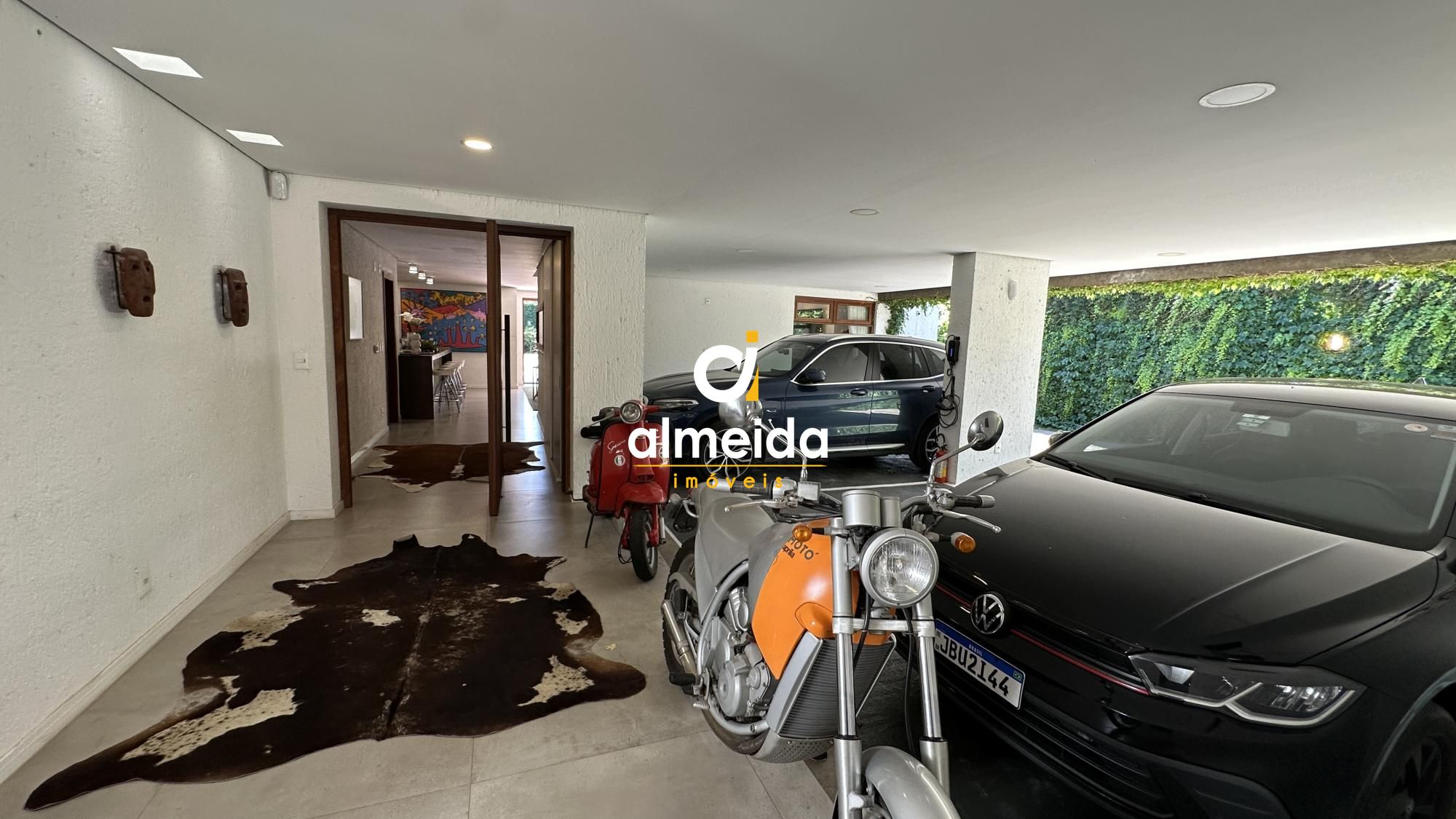 Casa com piscina e linda área verde