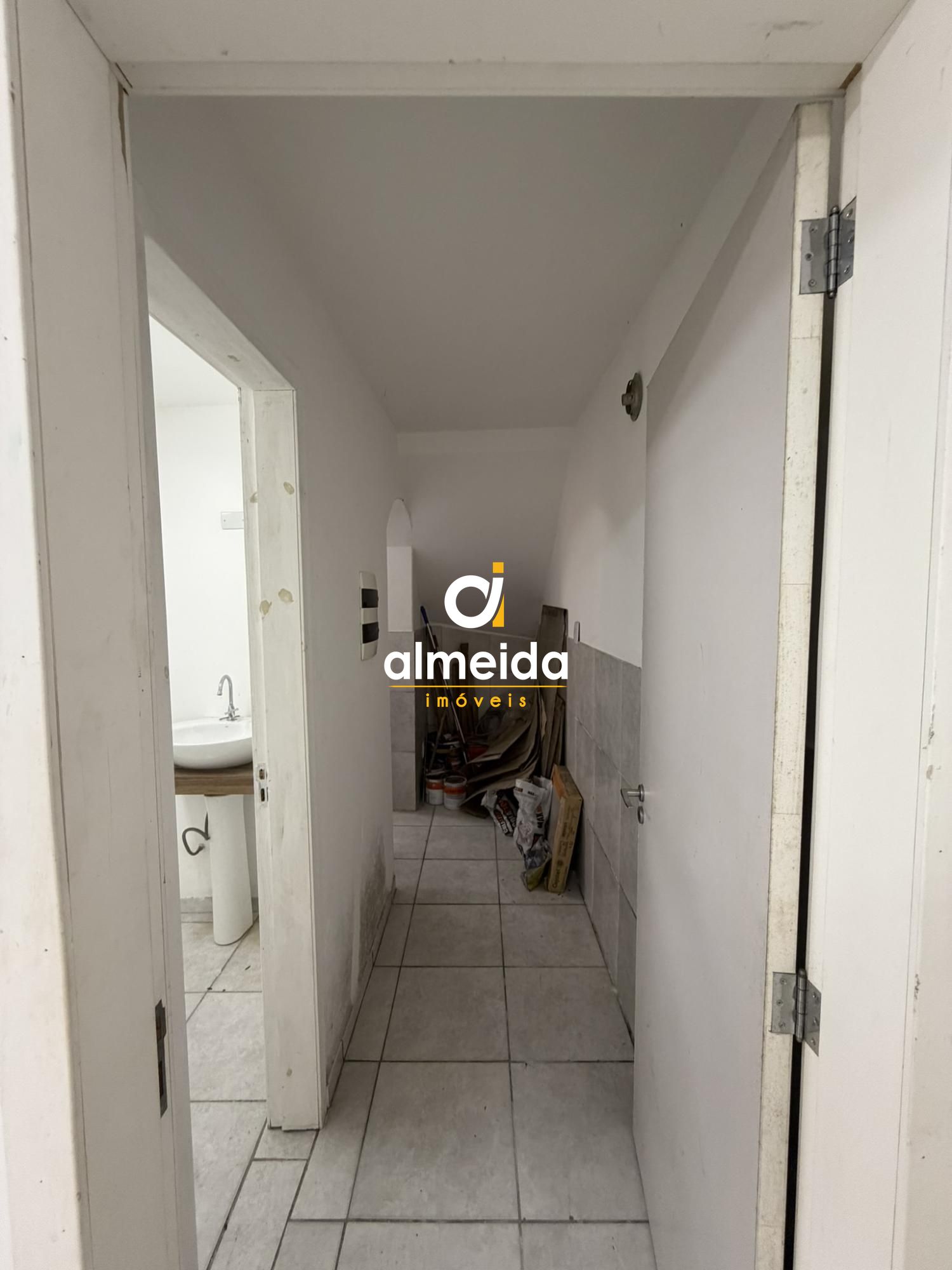 Sala comercial em excelente localizaçao no centro da cidade.