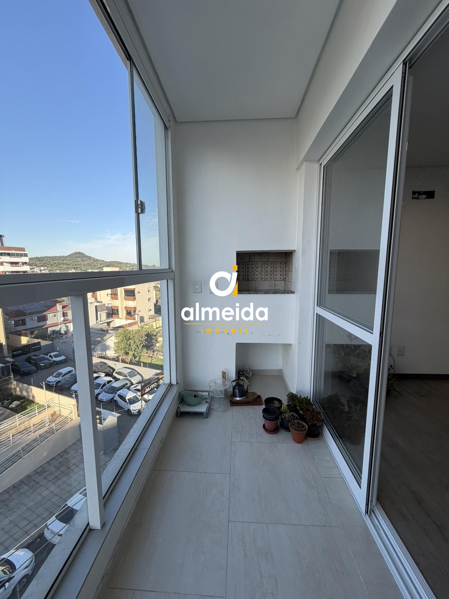 Apartamento 1 quarto, sacada, garagem ao lado do fleming.