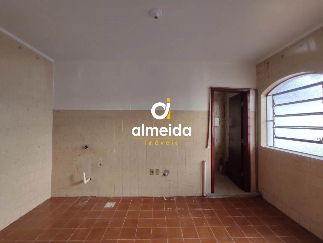 Casa à venda e aluguel com 6 quartos, 250m² - Foto 15