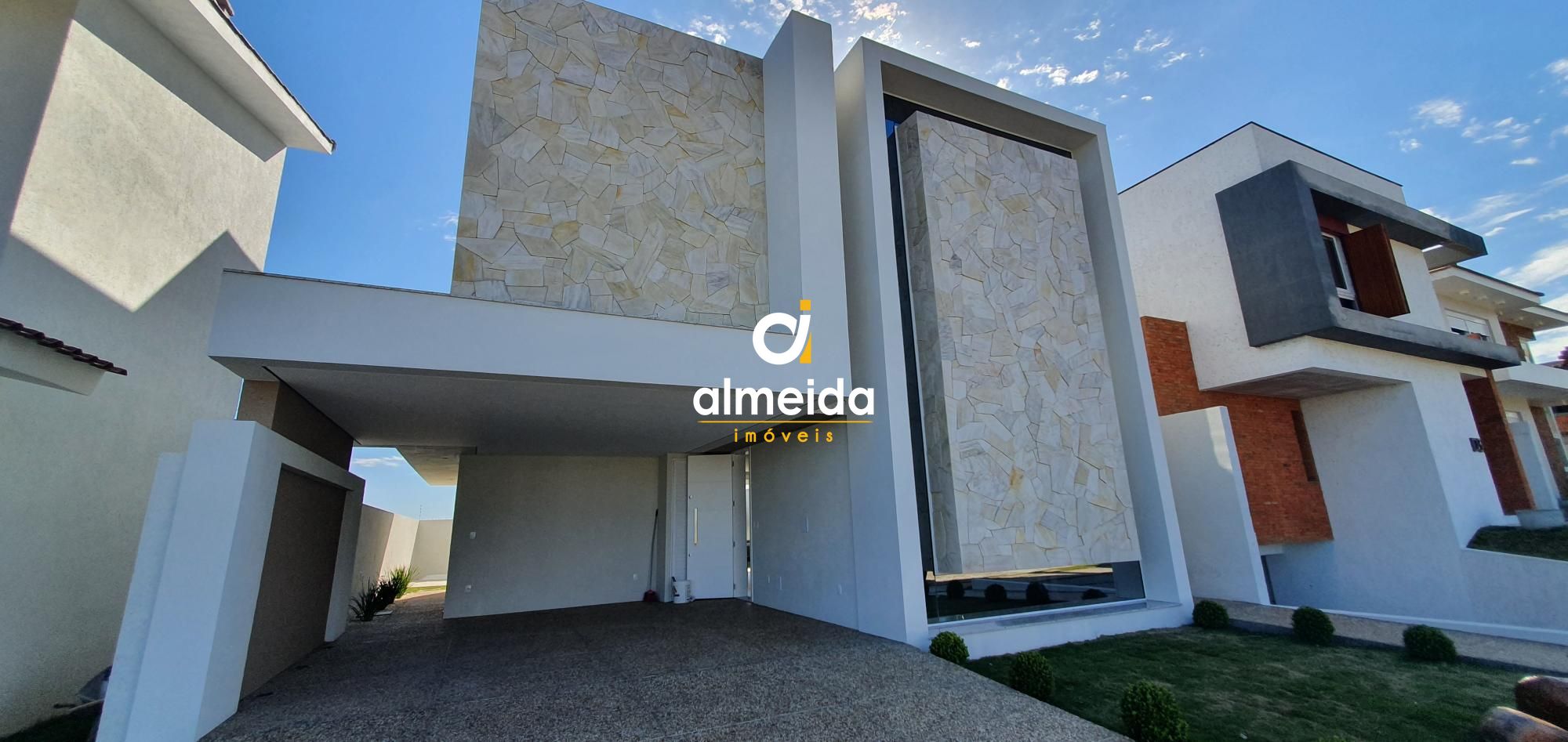 Casa à venda com 3 quartos, 205m² - Foto 1