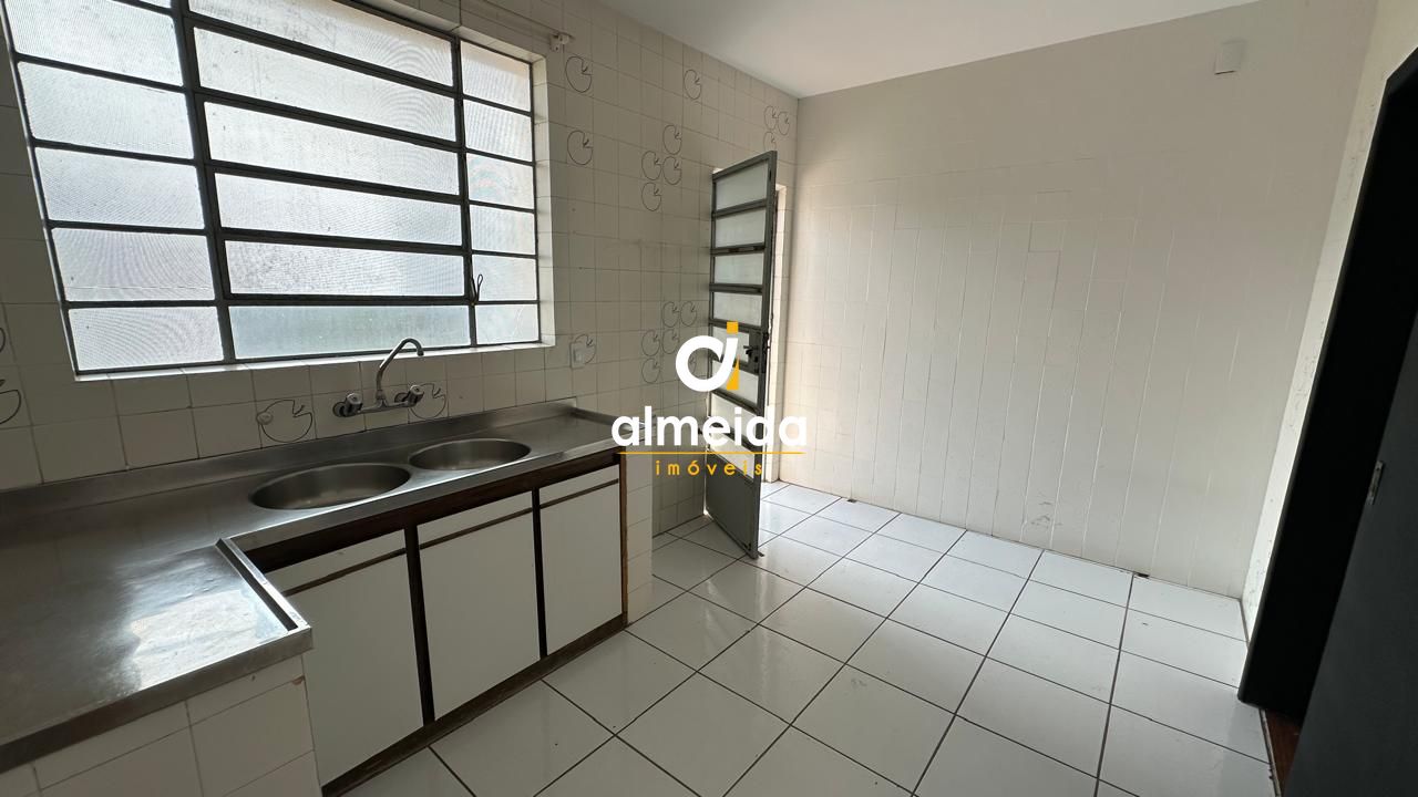 Casa à venda e aluguel com 3 quartos, 200m² - Foto 36