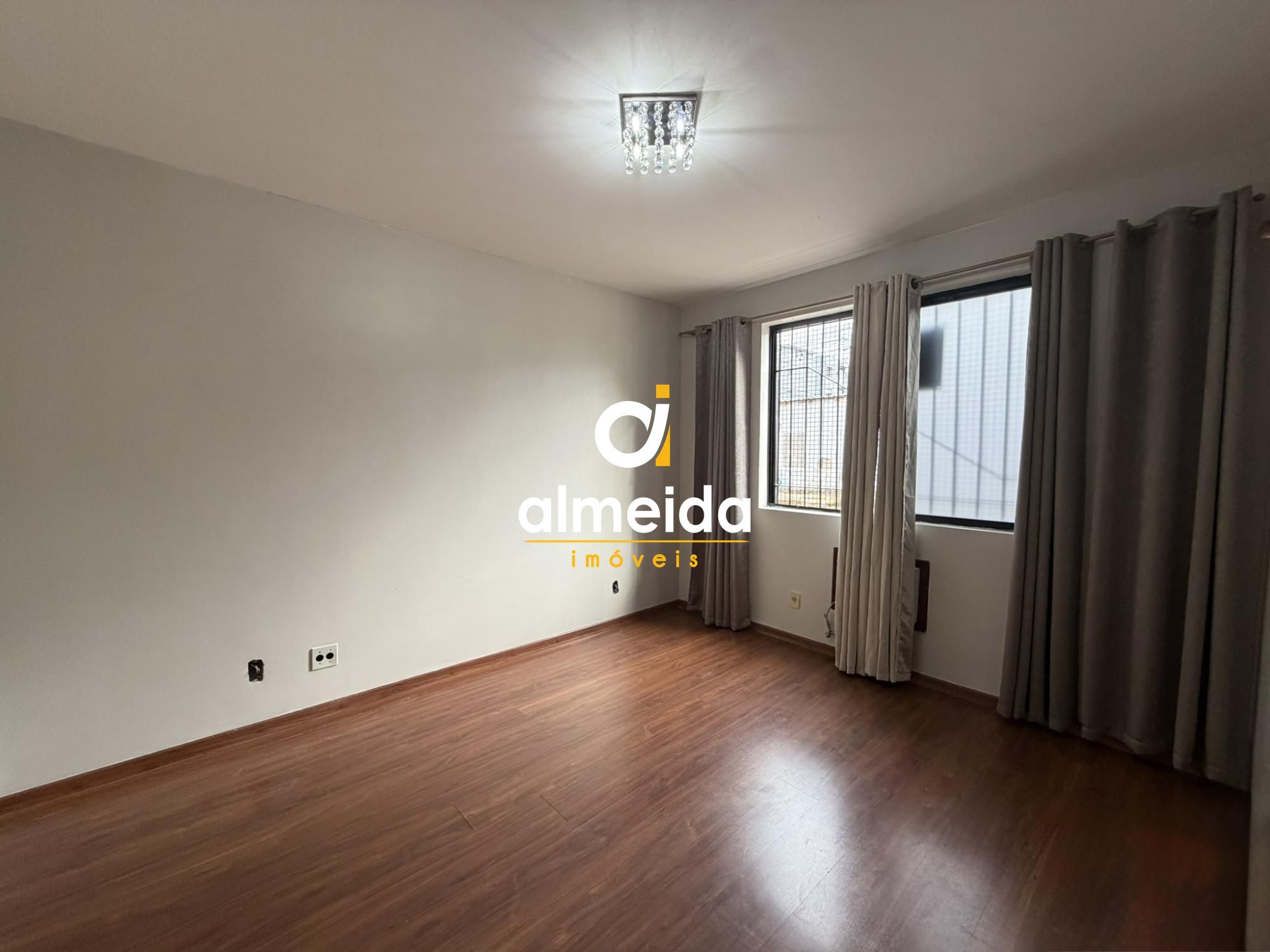 Apartamento térreo , próximo ao clube dores sede central.