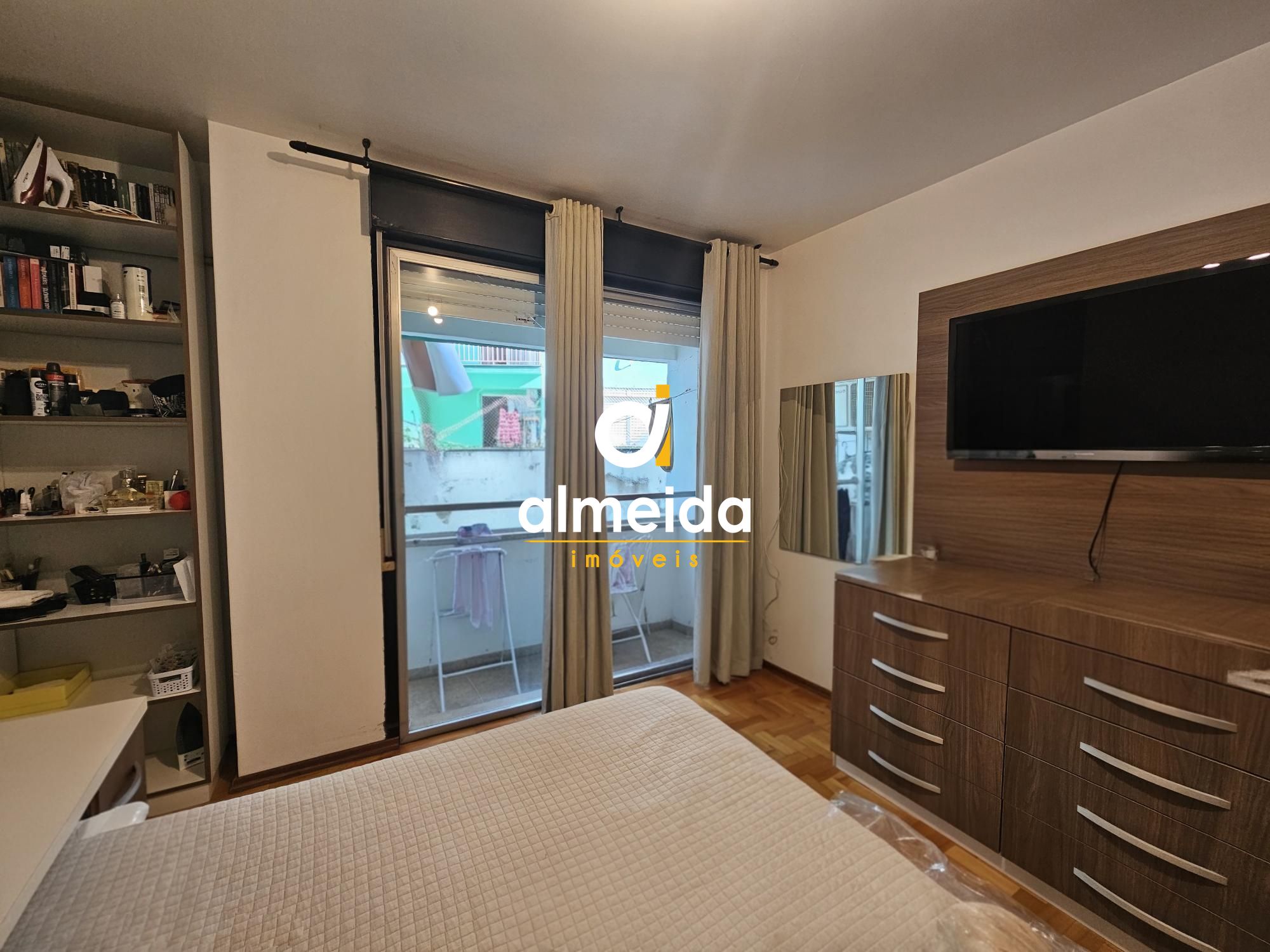Apartamento amplo de 2 dormitórios no centro de santa maria 