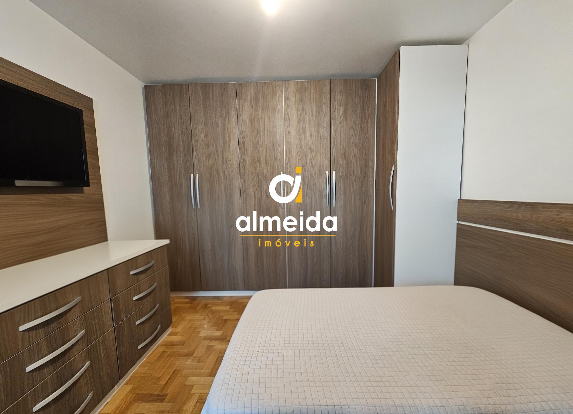 Apartamento amplo de 2 dormitórios no centro de santa maria 
