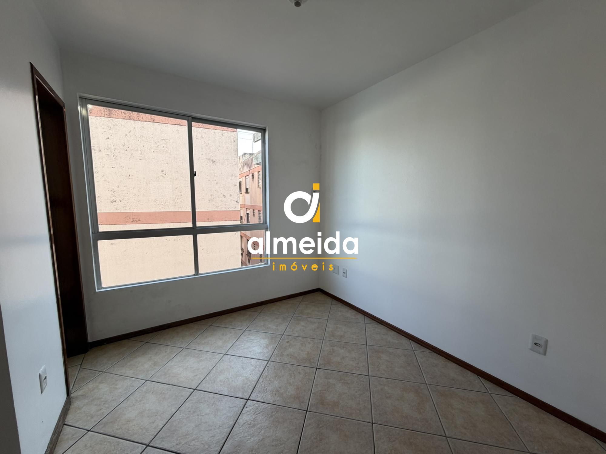Apartamento 1 domitorio, churrasqueira, no centro.