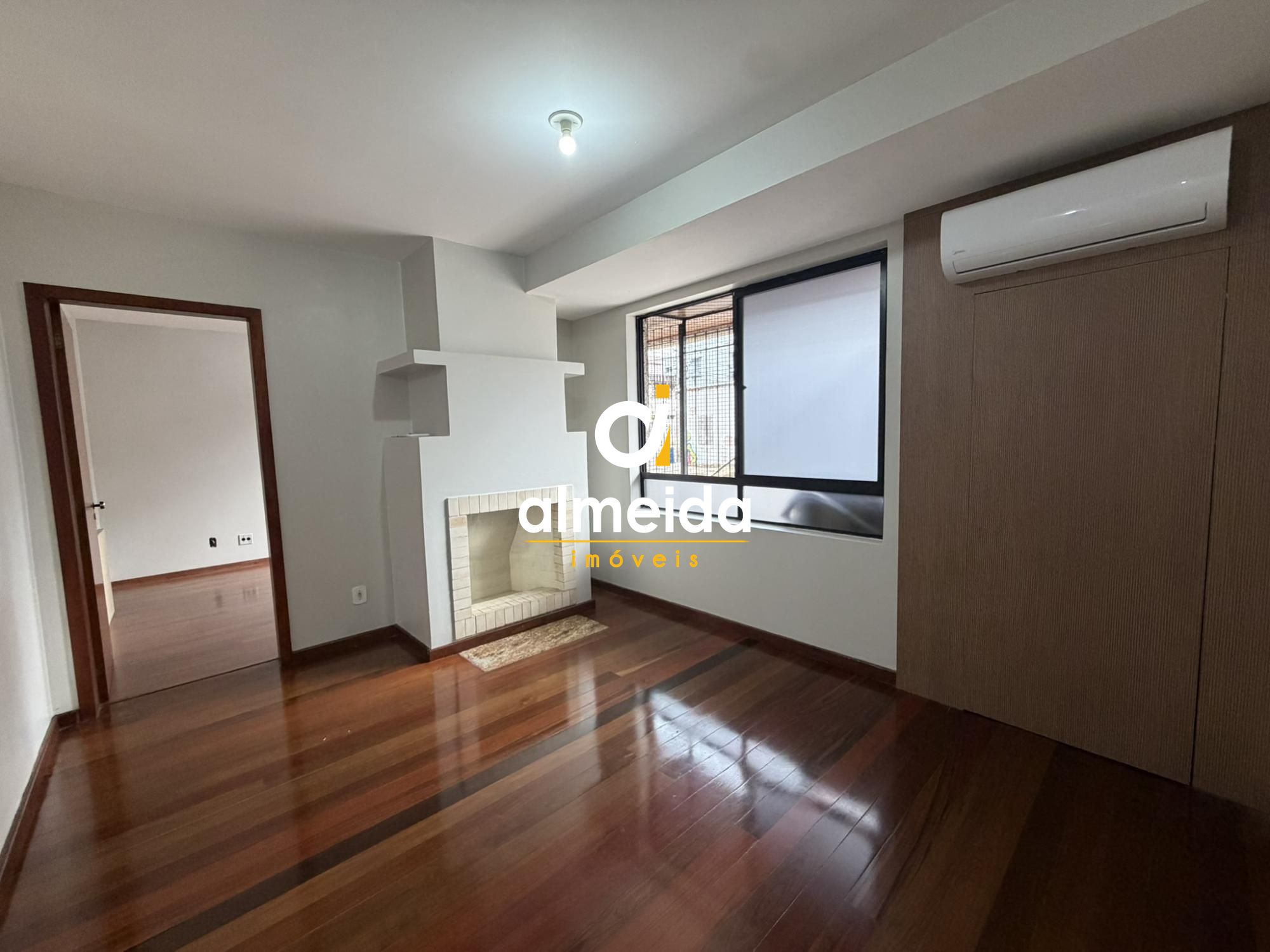 Apartamento térreo , próximo ao clube dores sede central.