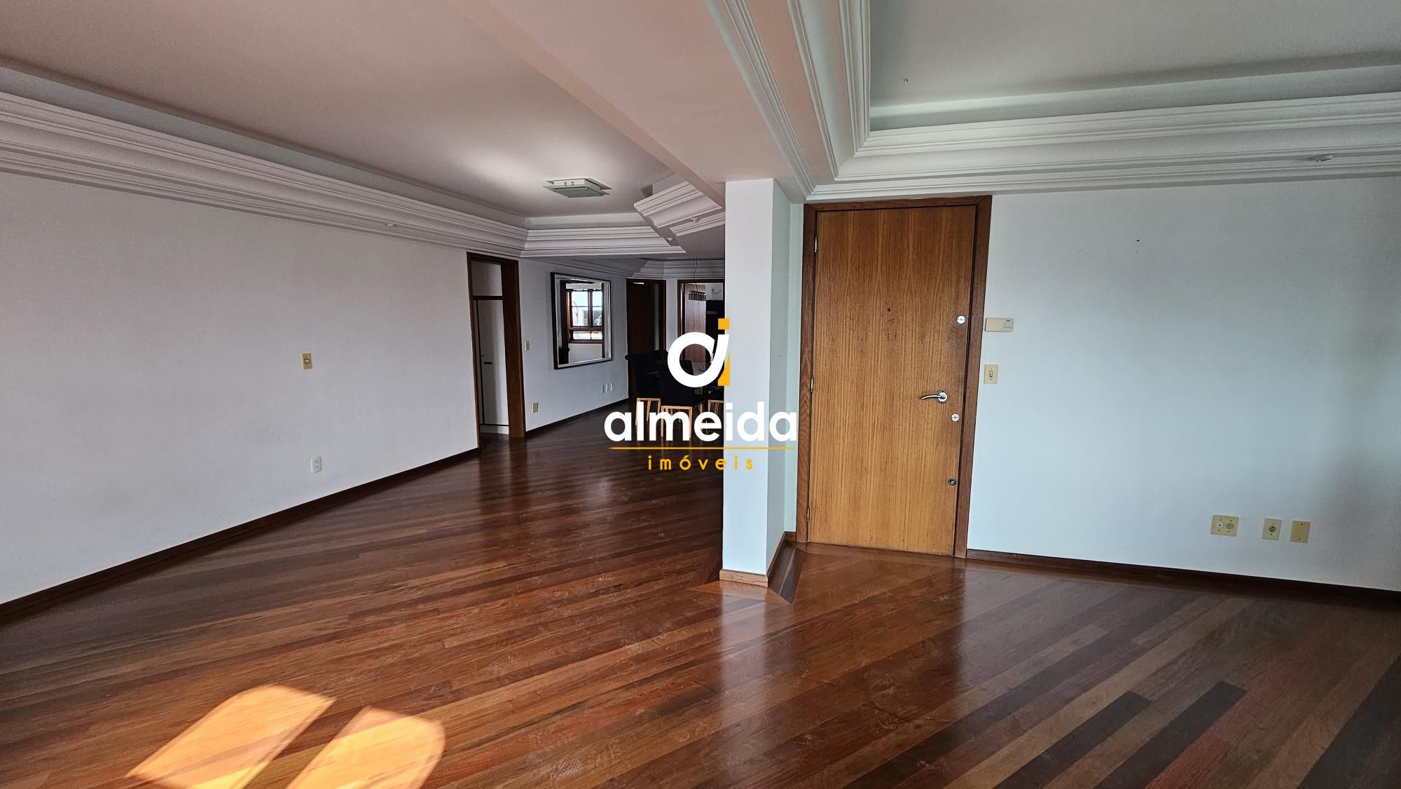 Apartamento com 4 Dormitórios à venda, 240 m² por R$ 1.600.000,00 Apartamento com 4 Dormitórios à venda, 240 m² por R$ 1.600.000,00