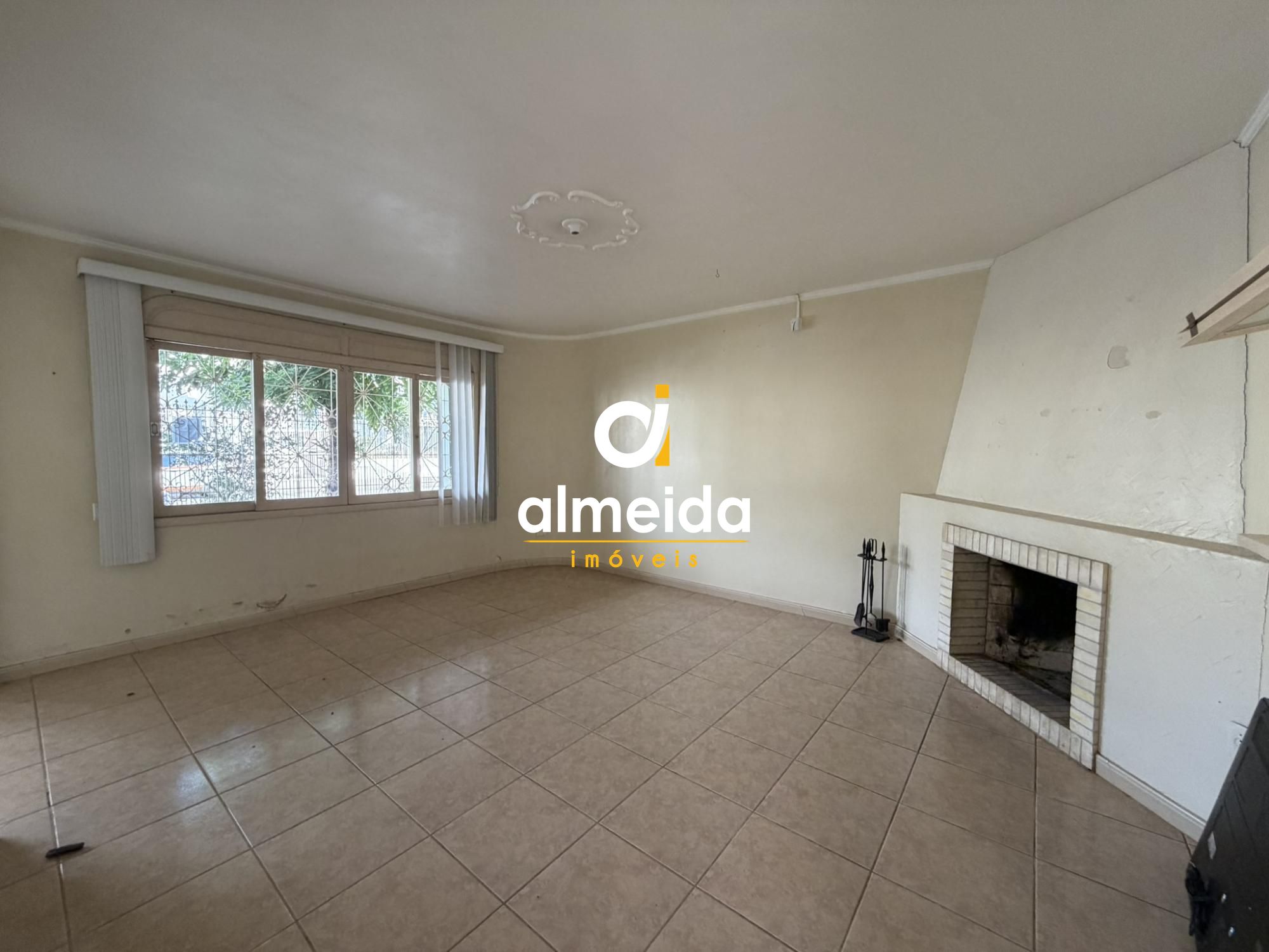 Excelente casa com piscina no bairro duque de caxias.