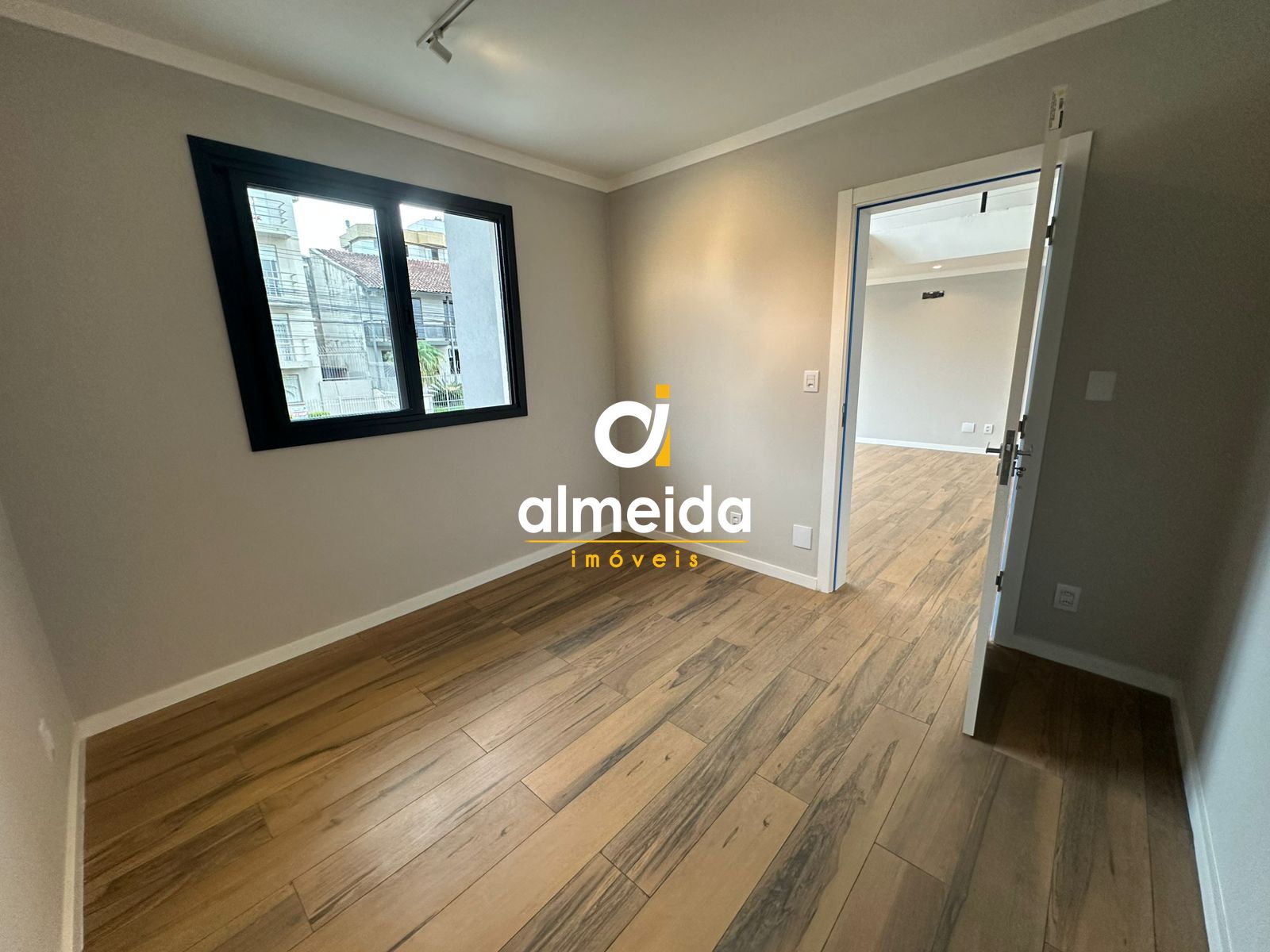 Casa com piscina totalmente reformada alto padrão no bairro 