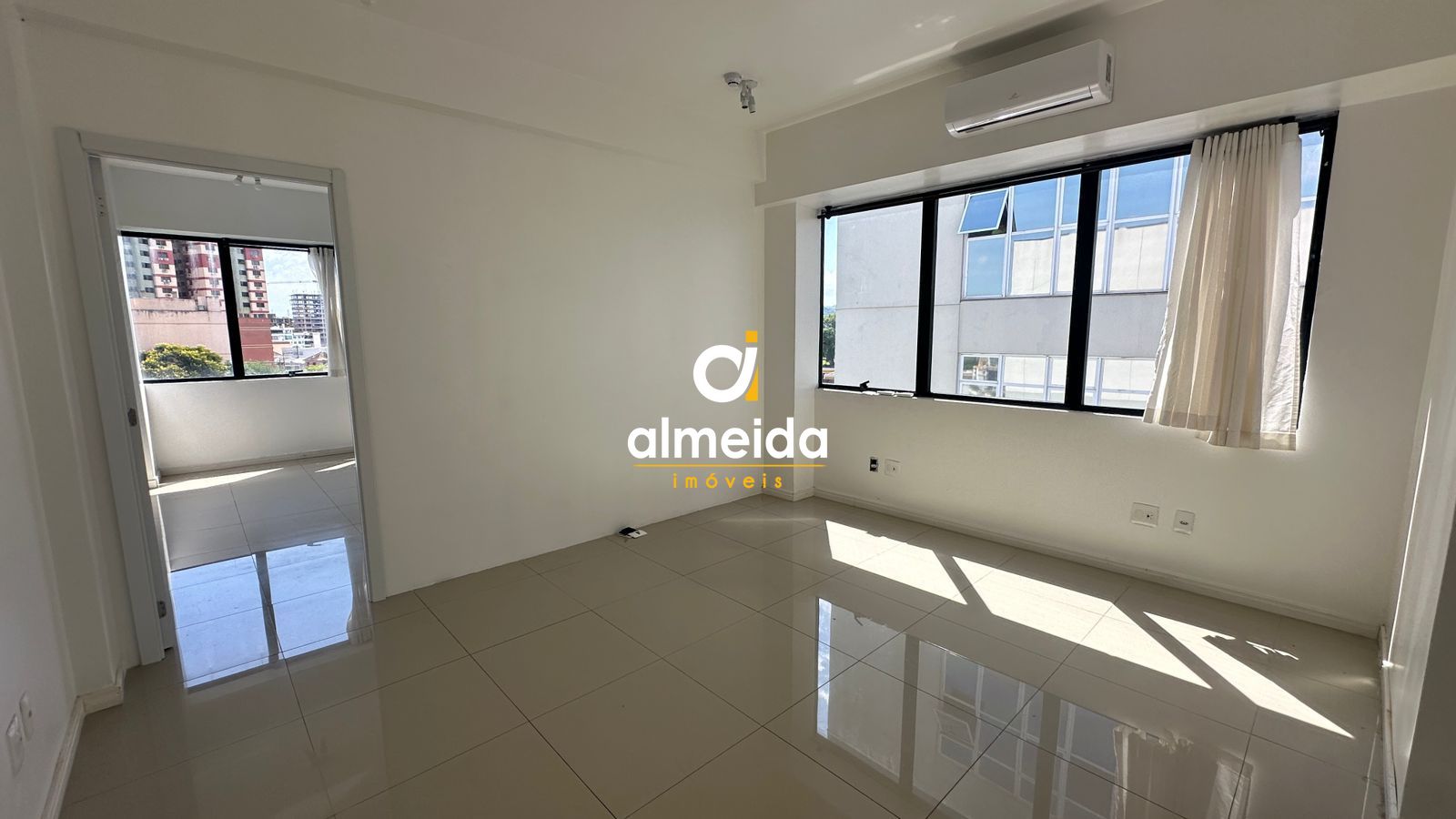 Sala comercial para alugar  no Nossa Senhora das Dores - Santa Maria, RS. Imveis