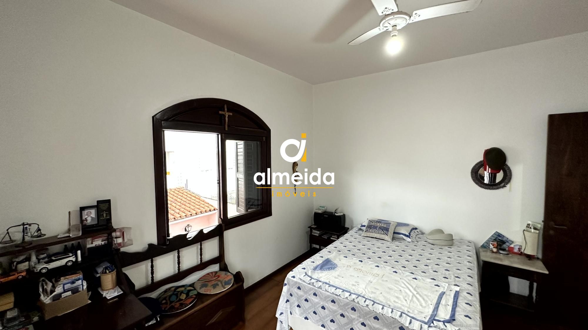 Casa à venda com 5 quartos, 299m² - Foto 32