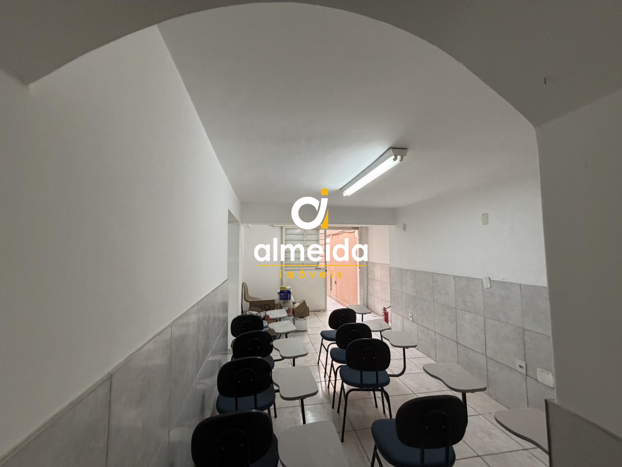 Sala comercial em excelente localizaçao no centro da cidade.