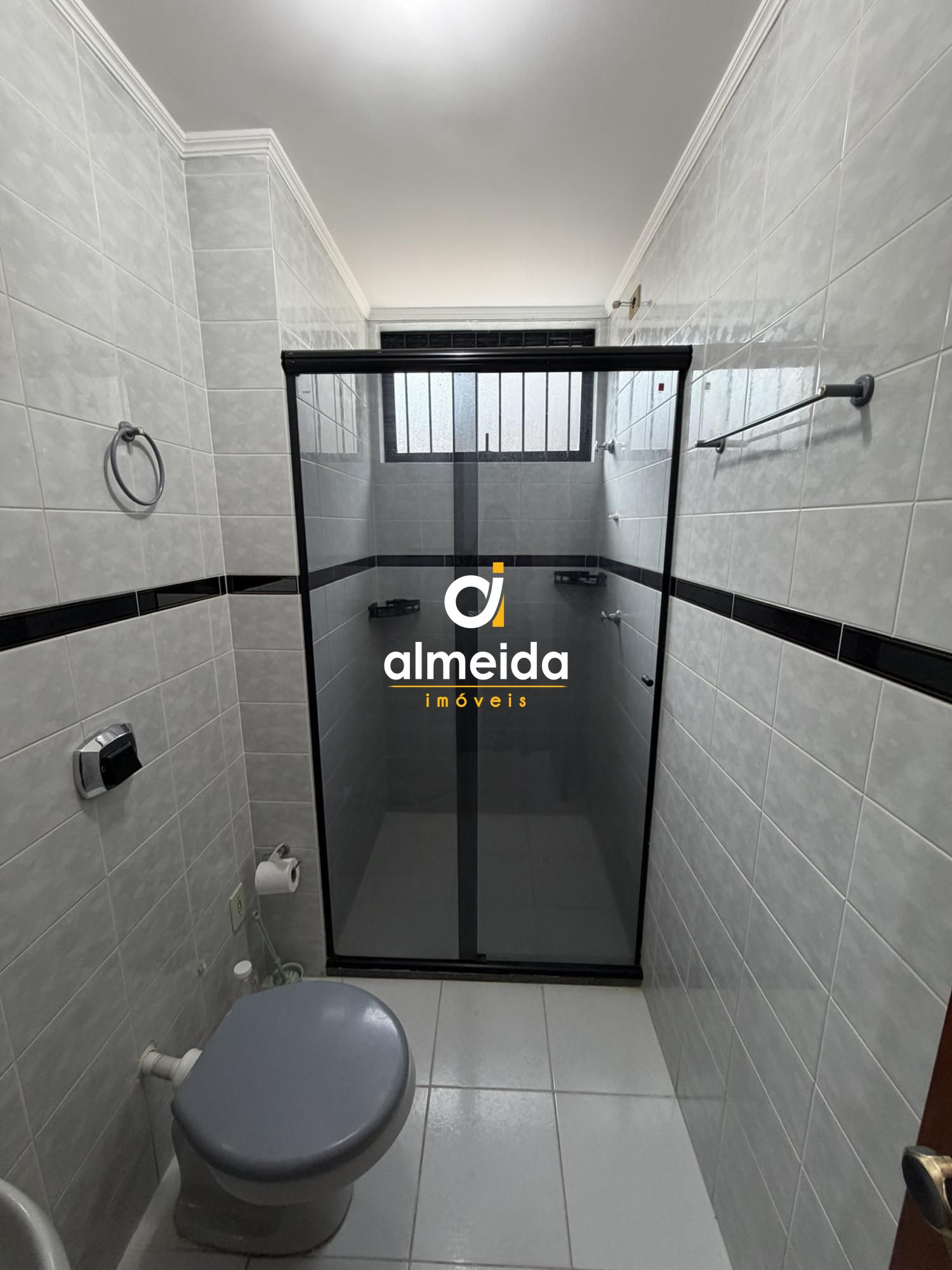 Apartamento térreo , próximo ao clube dores sede central.