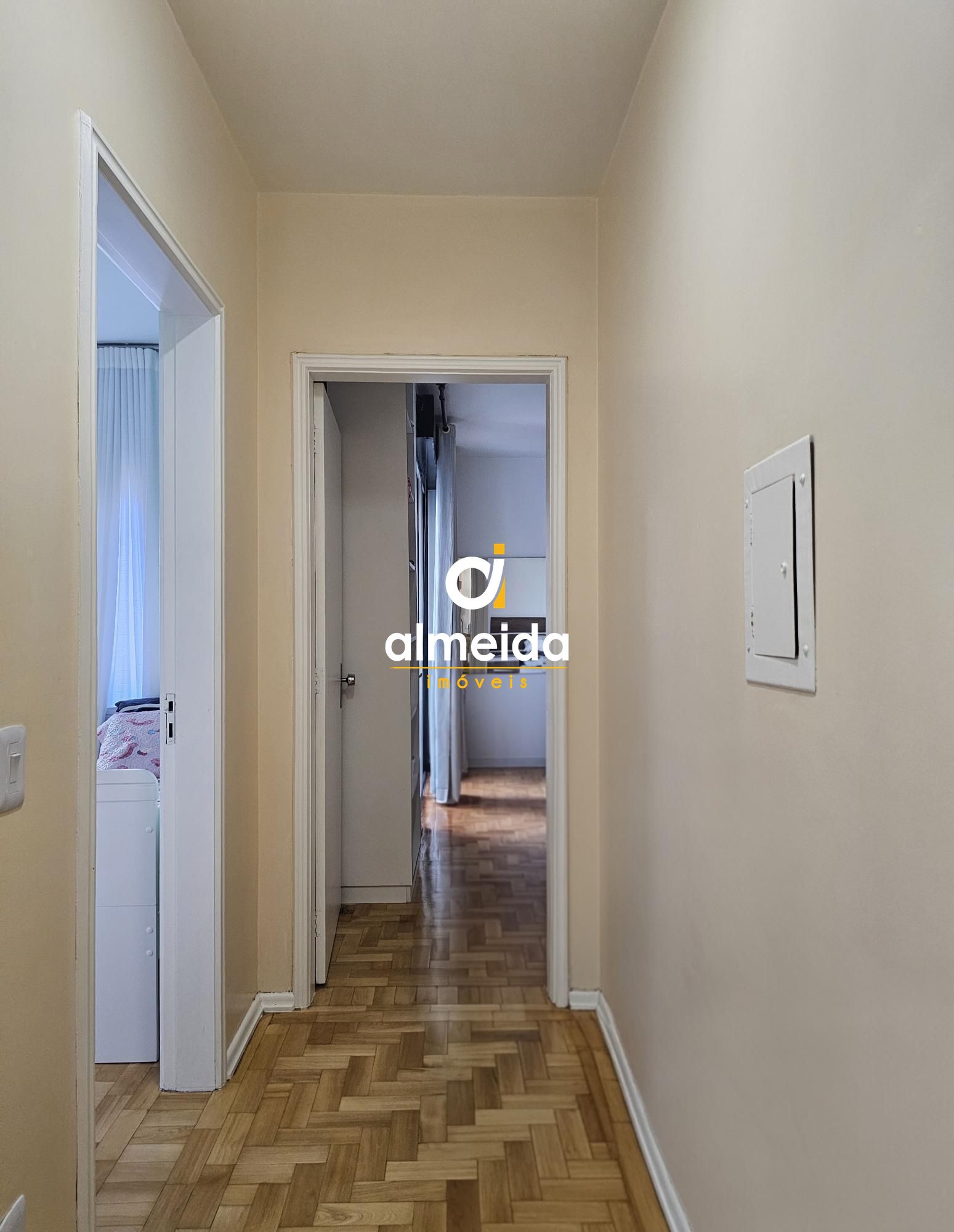 Apartamento amplo de 2 dormitórios no centro de santa maria 