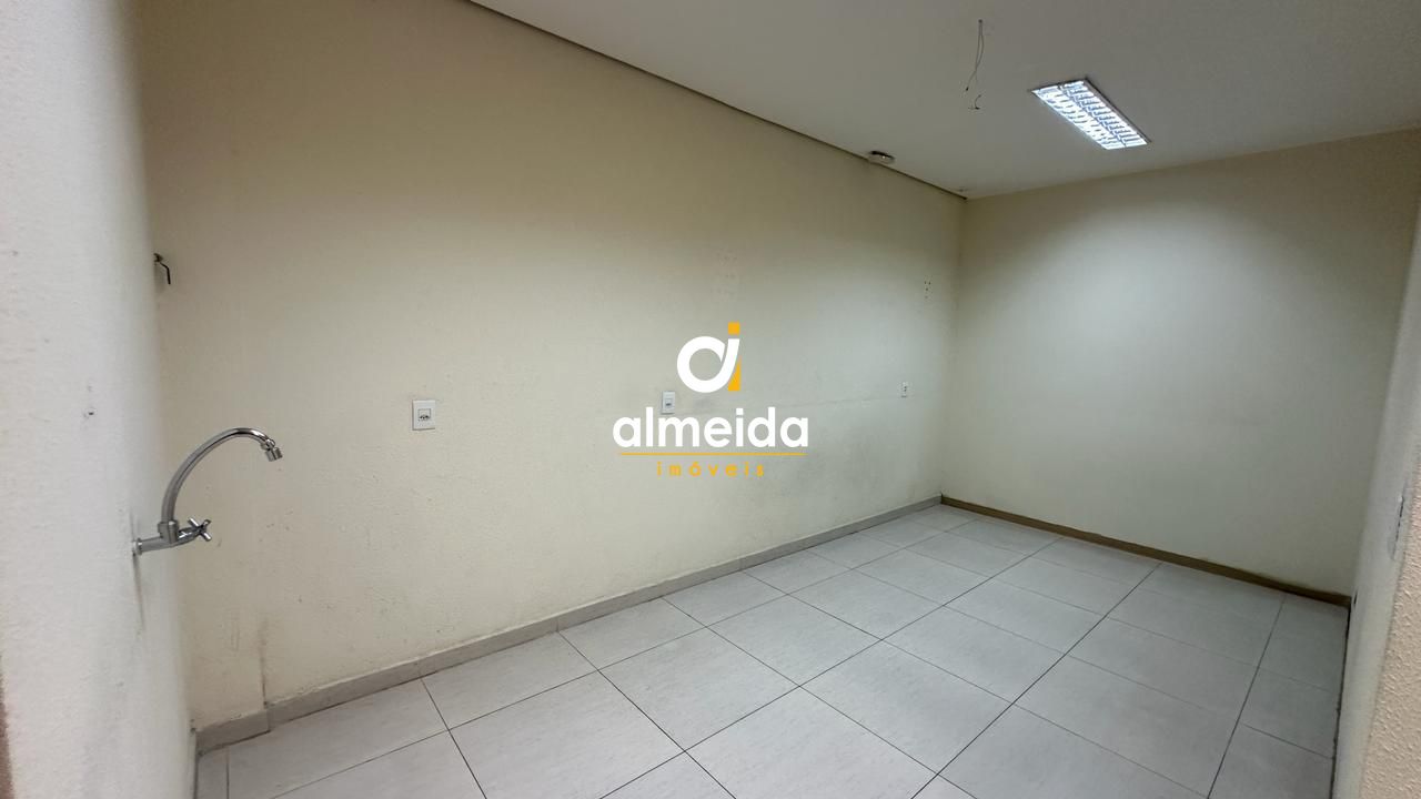 Conjunto Comercial-Sala para alugar com 7 quartos, 288m² - Foto 12