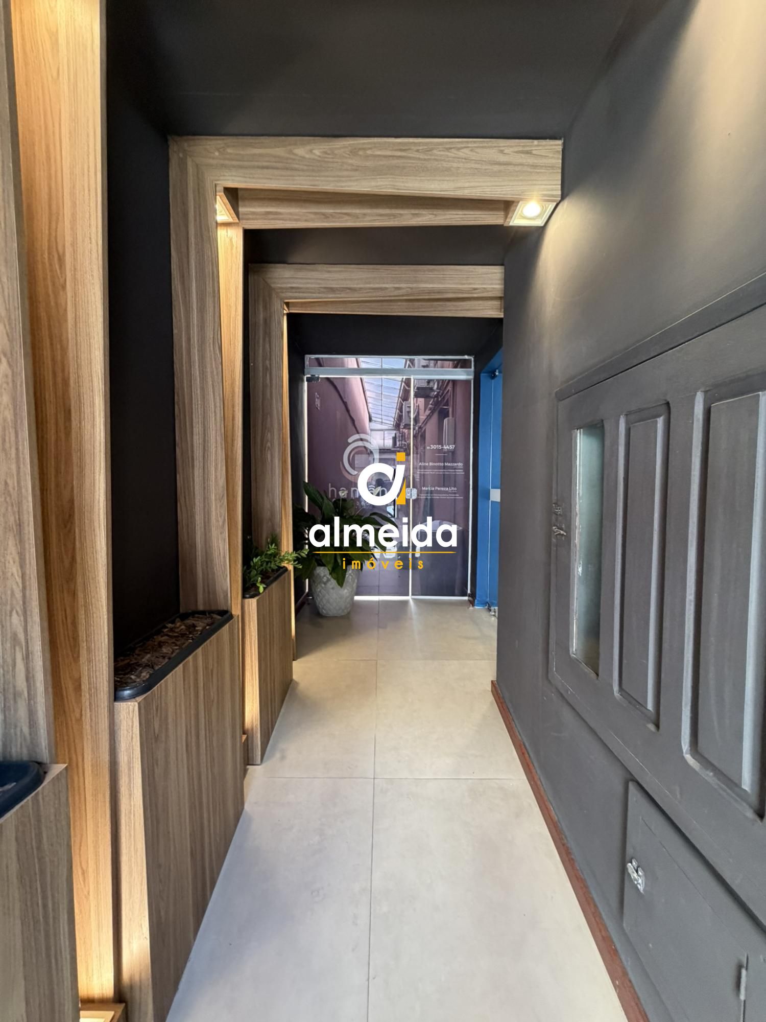Sala comercial em excelente localizaçao no centro da cidade.