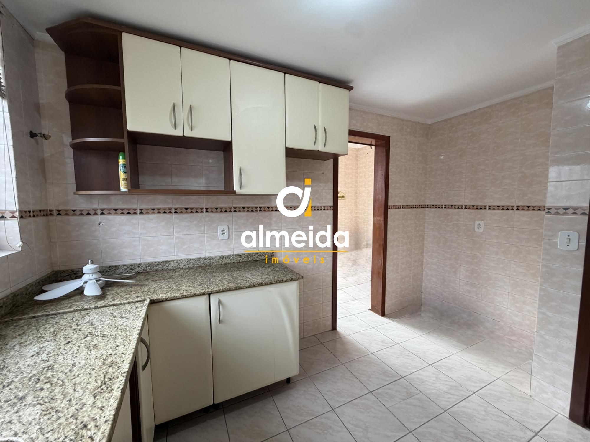 Apartamento térreo , próximo ao clube dores sede central.