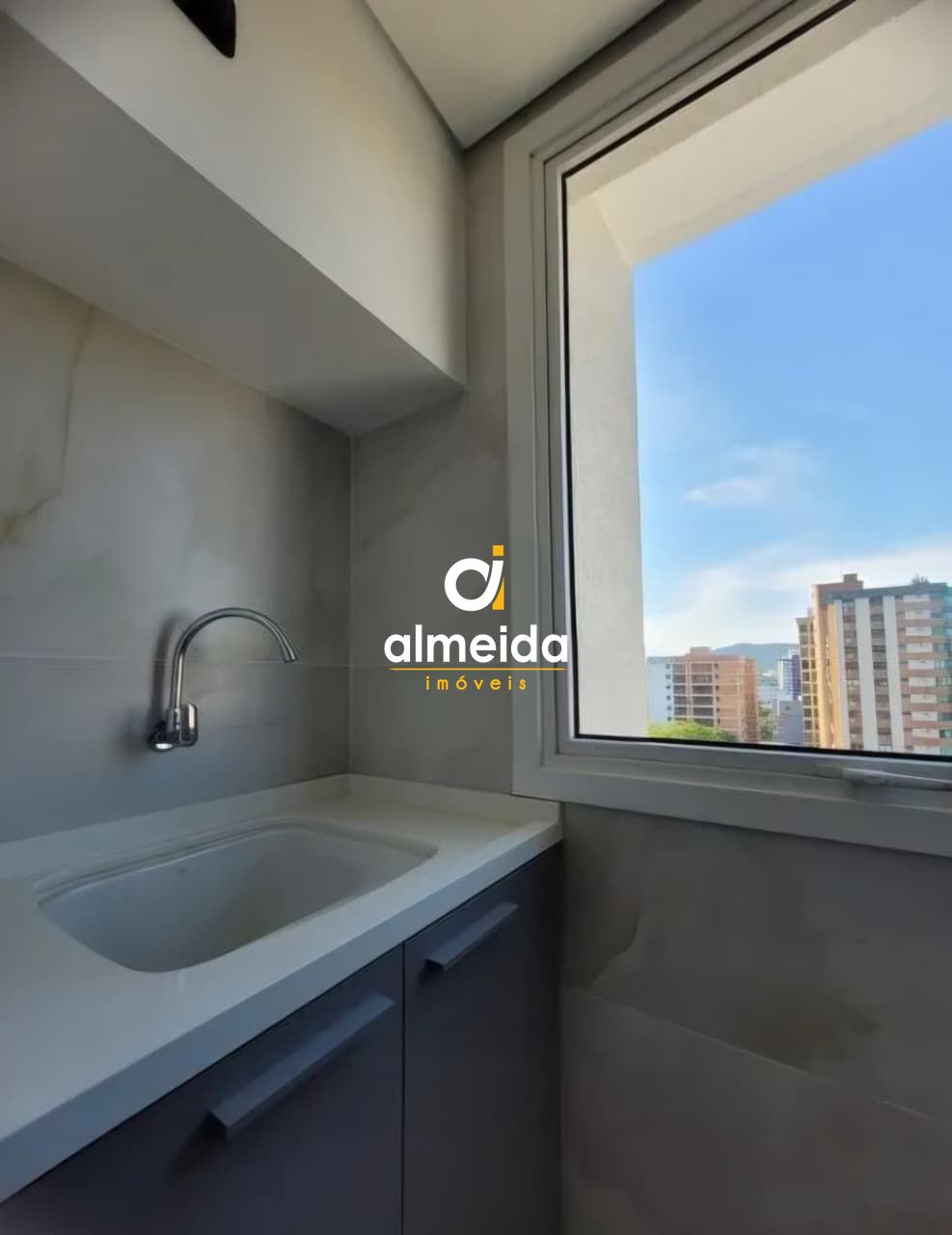 Apartamento semimobiliado santa maria próximo basilica da me