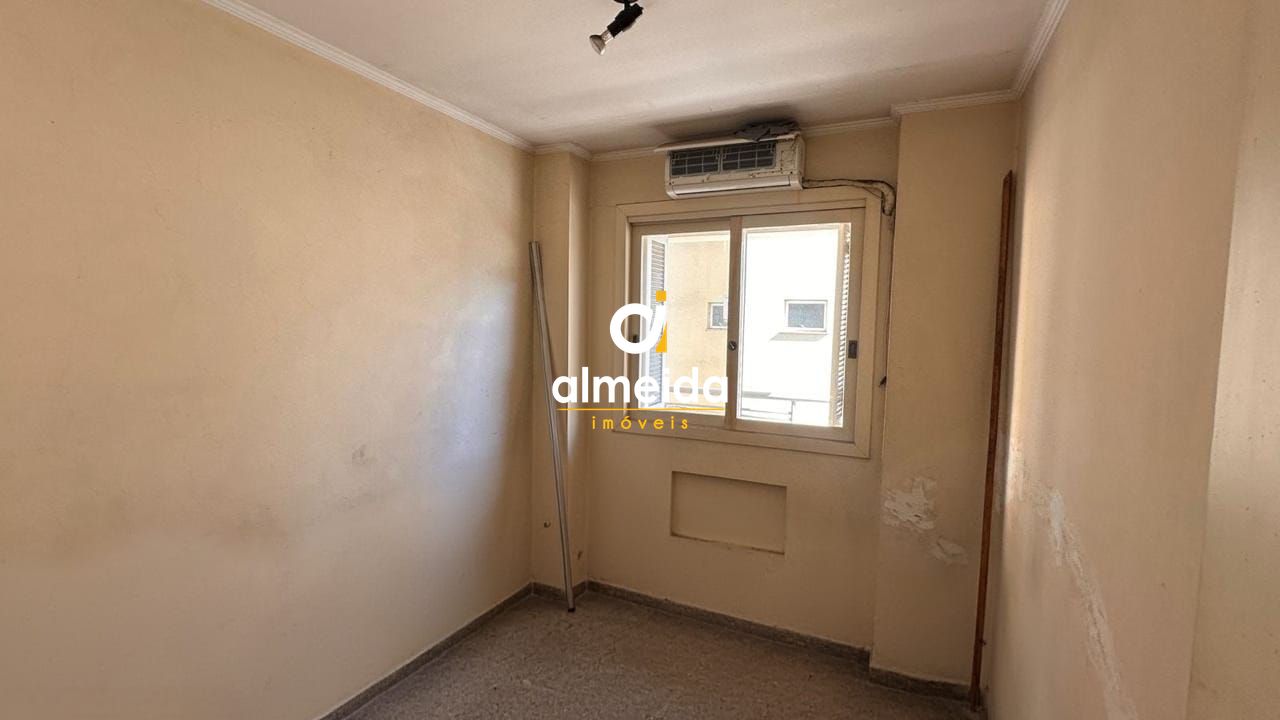 Amplo apartamento, 3 dormitorios, proximo ao quartel.
