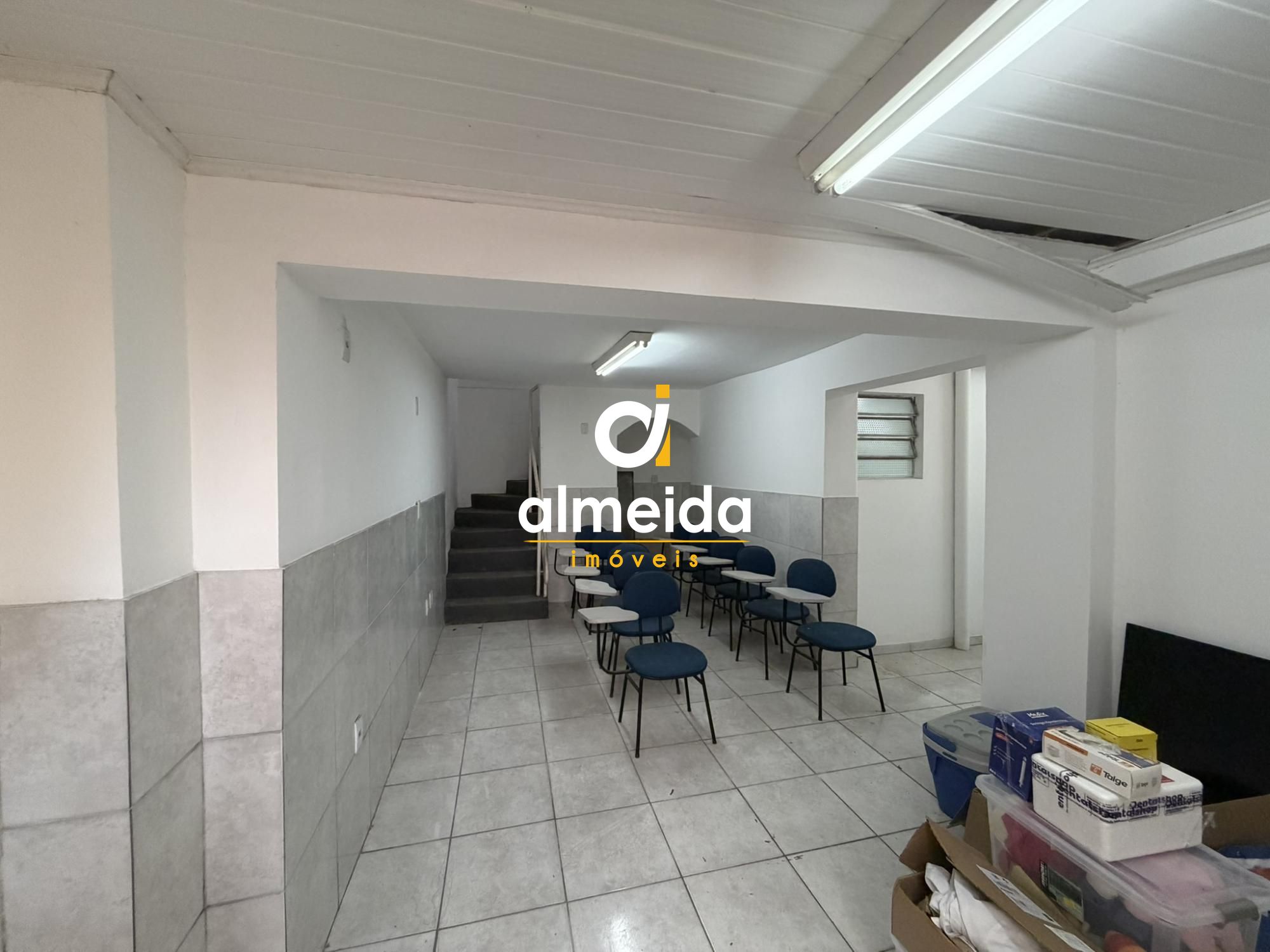 Sala comercial em excelente localizaçao no centro da cidade.