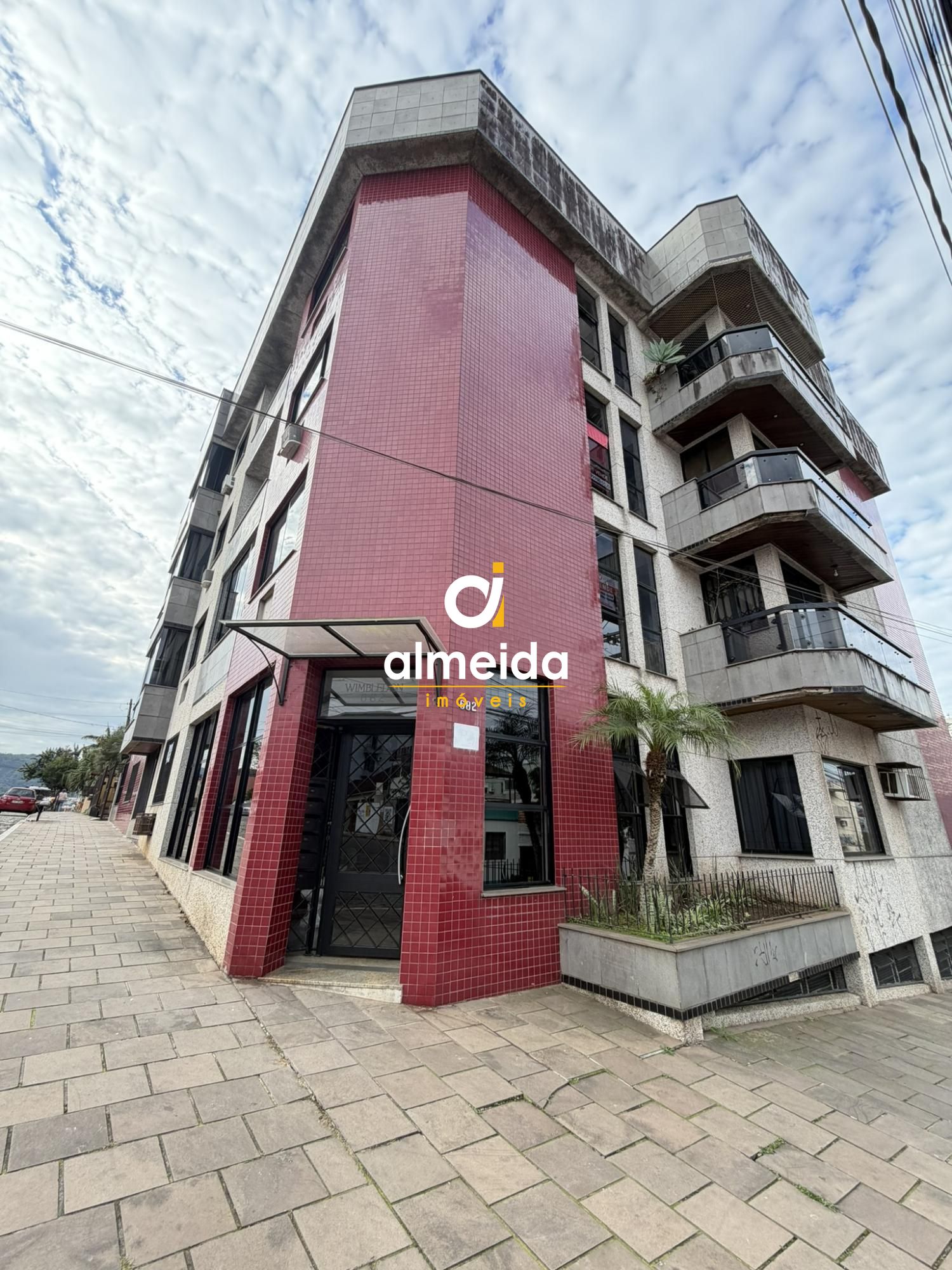 Apartamento térreo , próximo ao clube dores sede central.