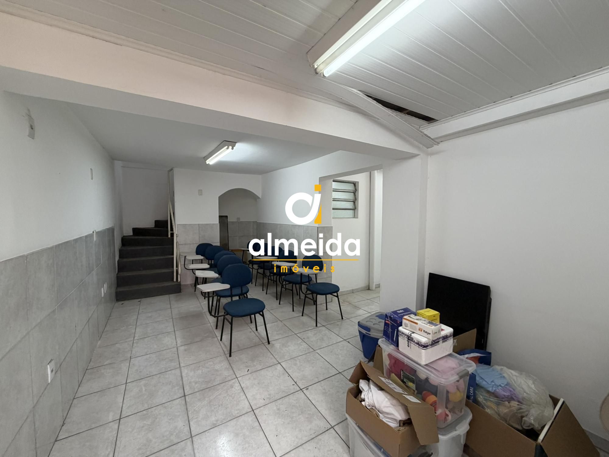 Sala comercial em excelente localizaçao no centro da cidade.