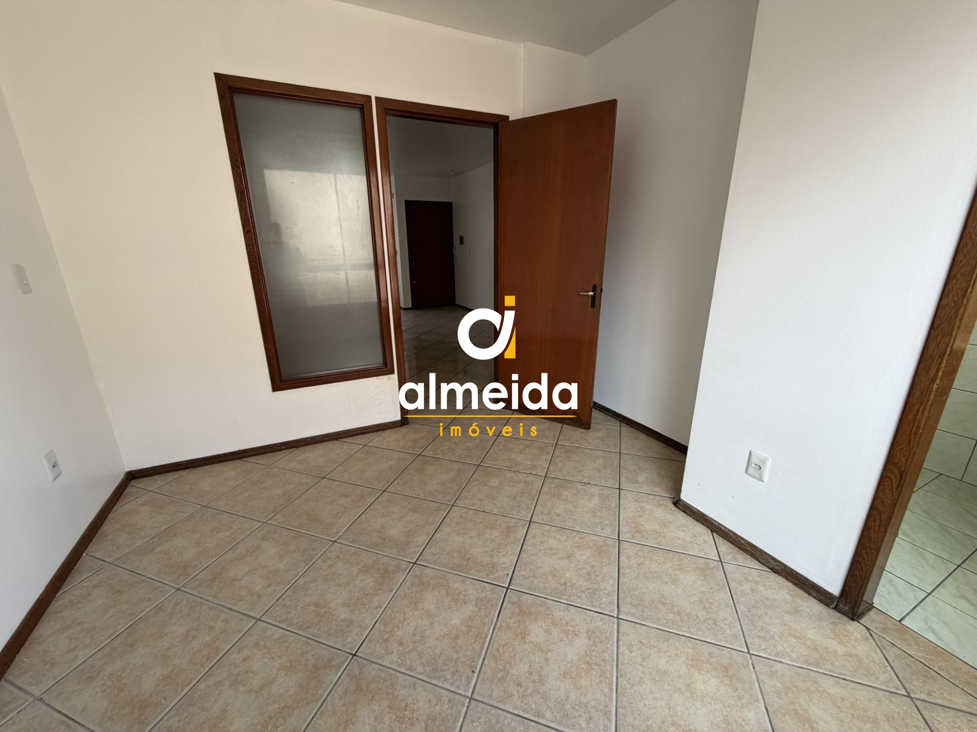 Apartamento 1 domitorio, churrasqueira, no centro.