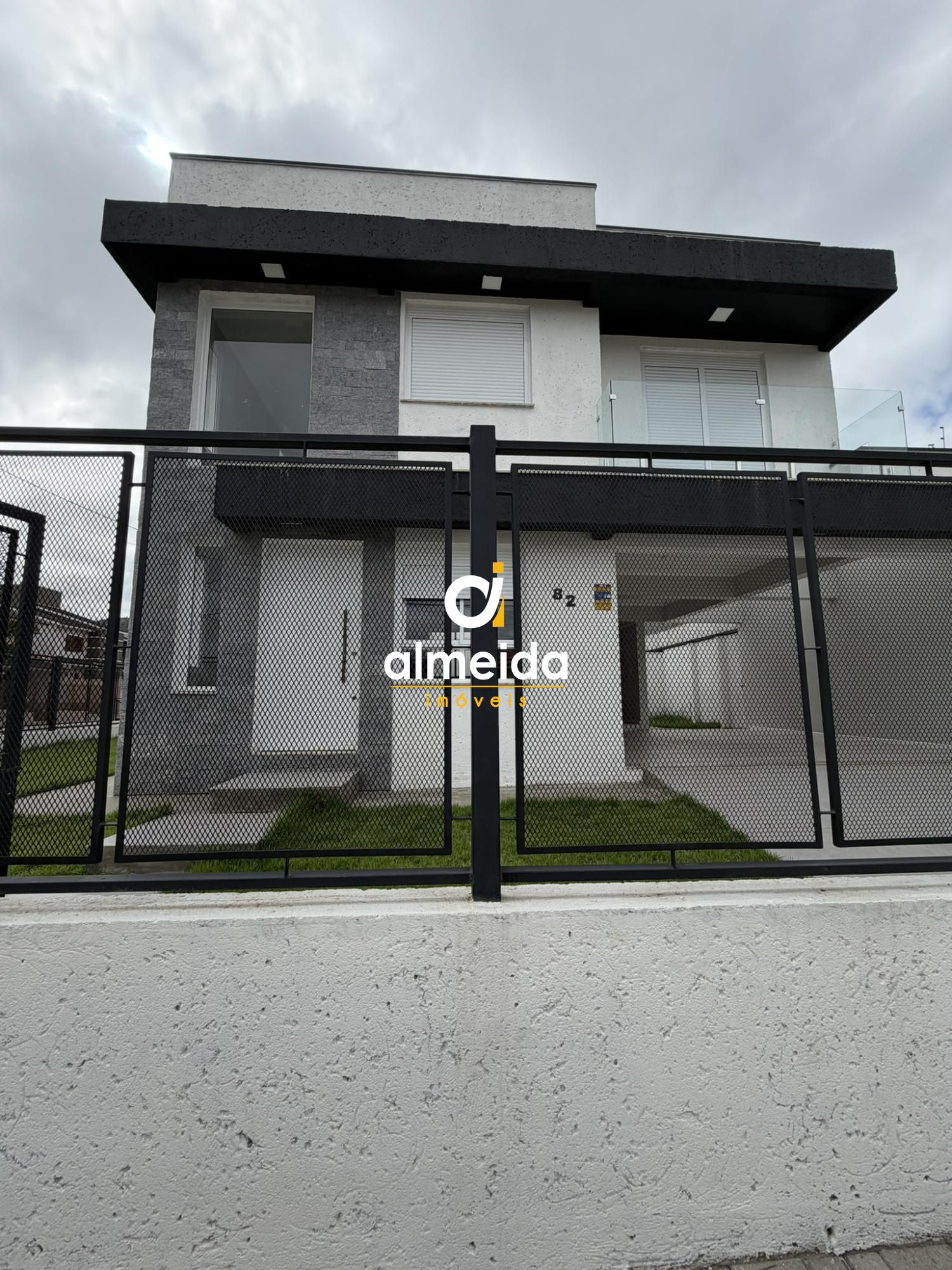 Casa nova de alto padrao, 3 quartos, patio no b.tomazzetti.