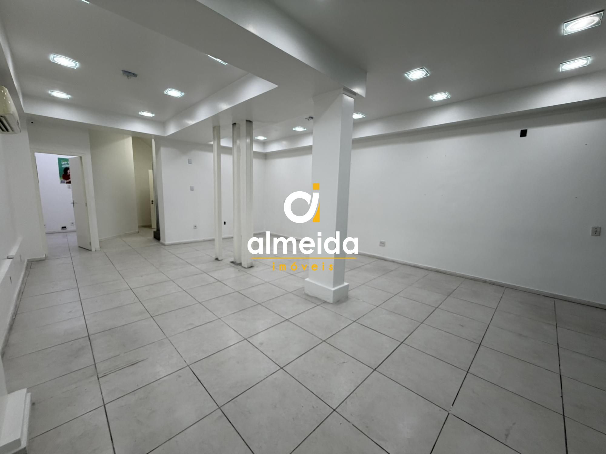 Sala comercial para alugar  no Centro - Santa Maria, RS. Imóveis