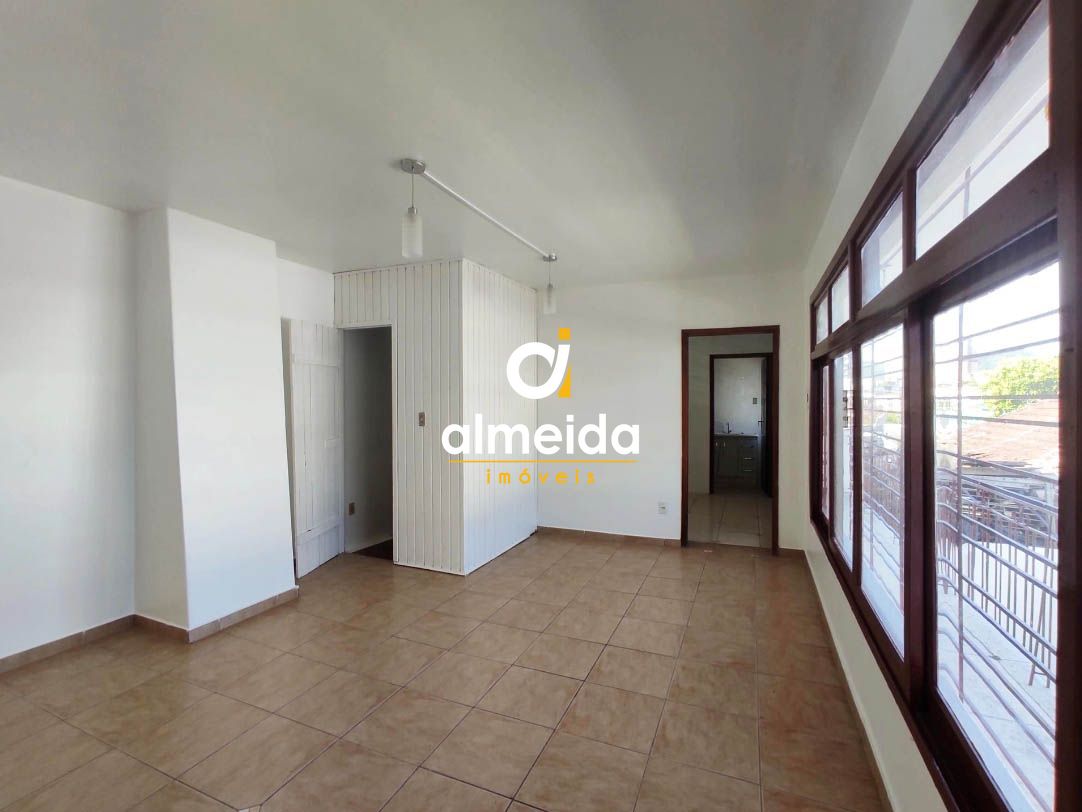 Casa à venda e aluguel com 6 quartos, 250m² - Foto 11