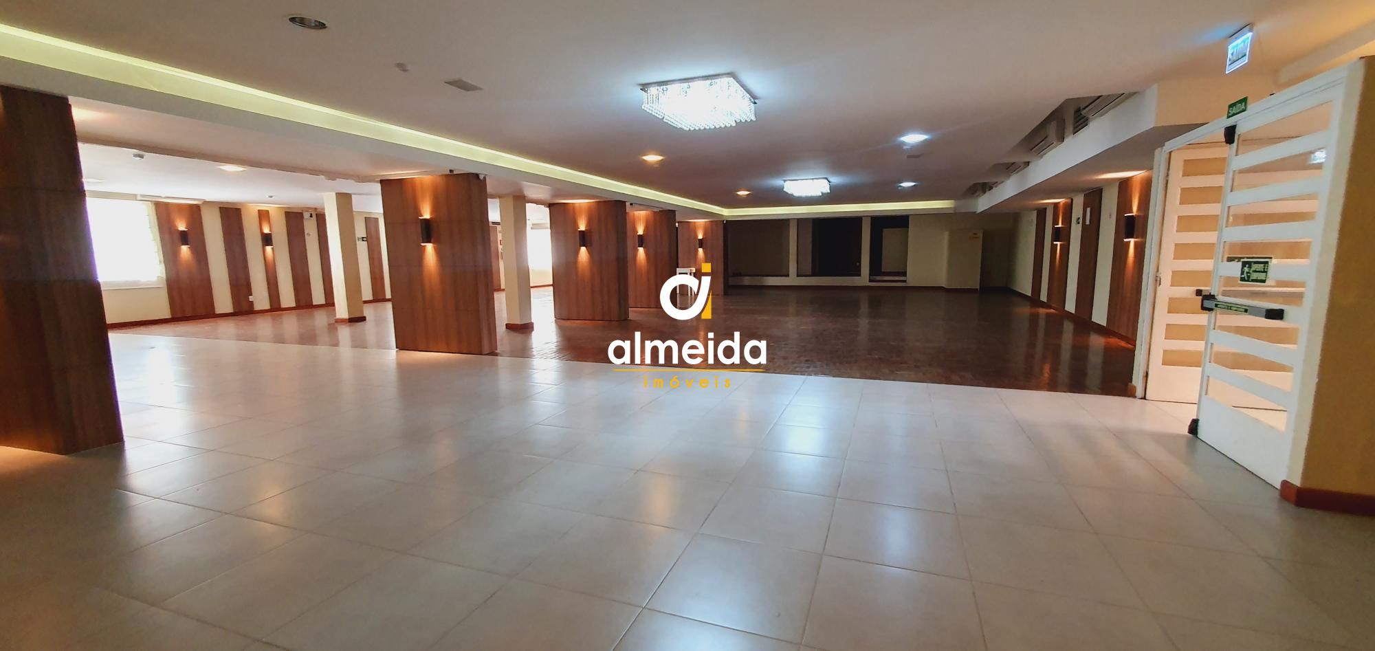 Prédio Inteiro para alugar com 8 quartos, 1332m² - Foto 1